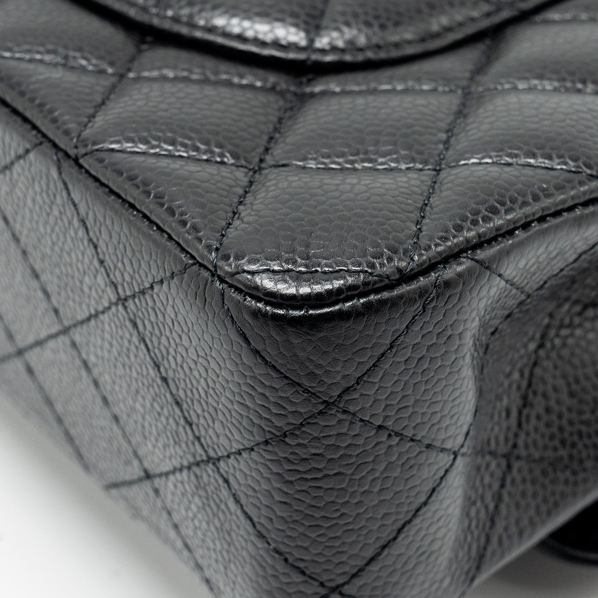 Chanel medium classic double flap bag Caviar black  (microchip)