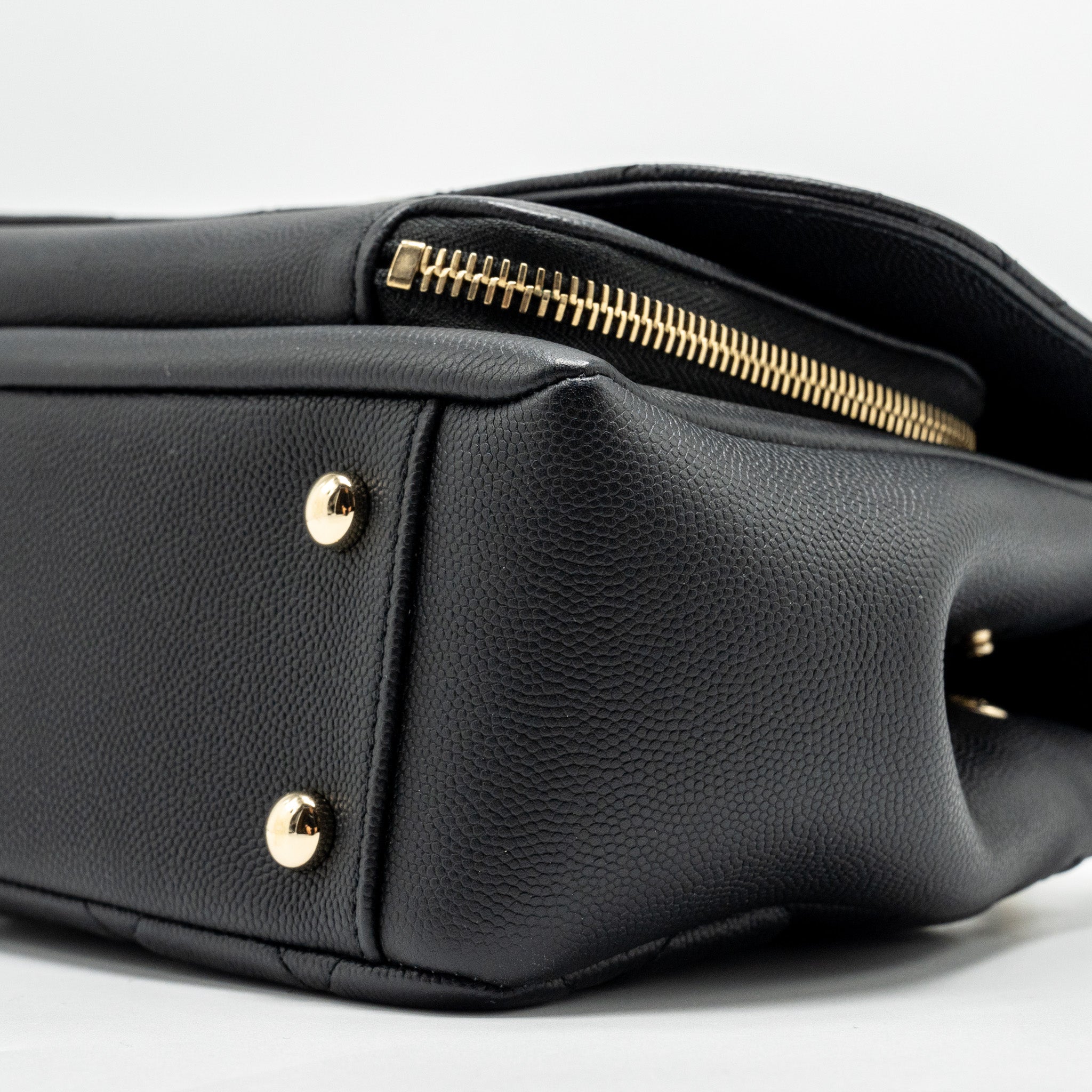 Chanel Medium Business Affinity Caviar black L