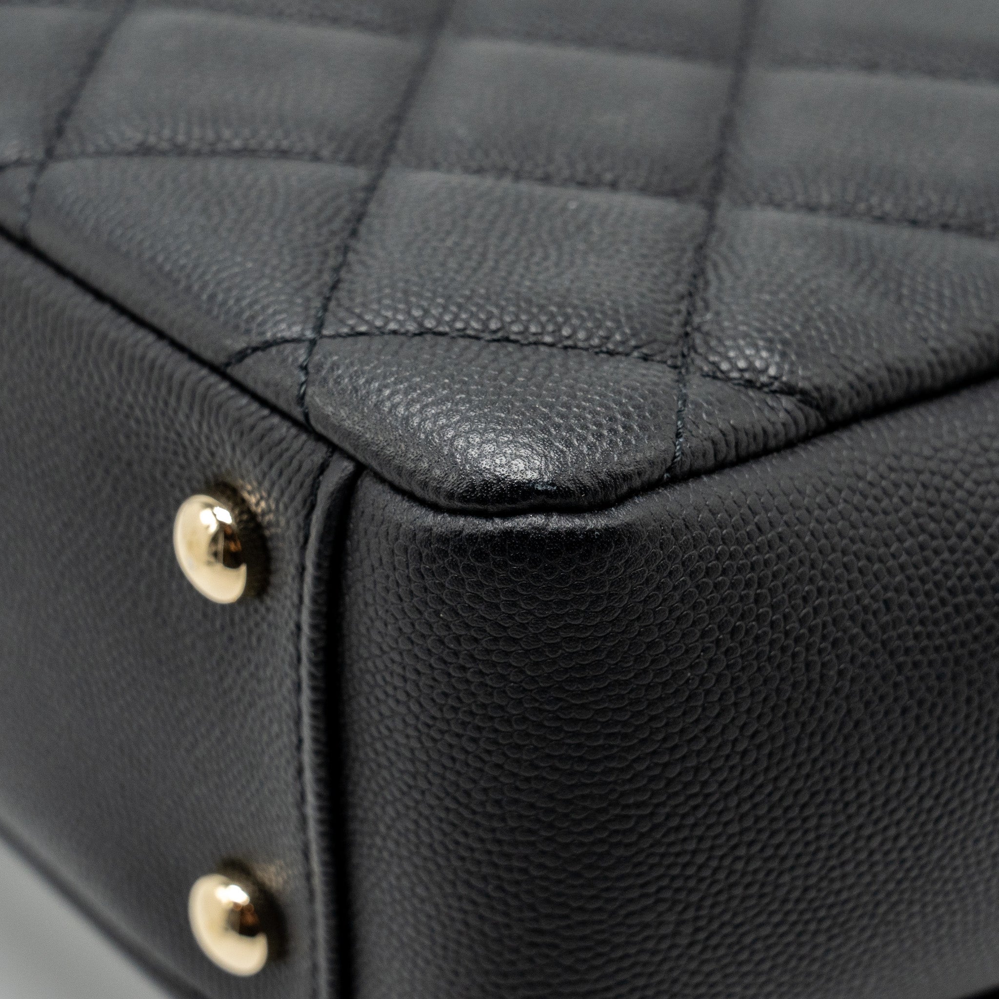 Chanel Medium Business Affinity Caviar black L