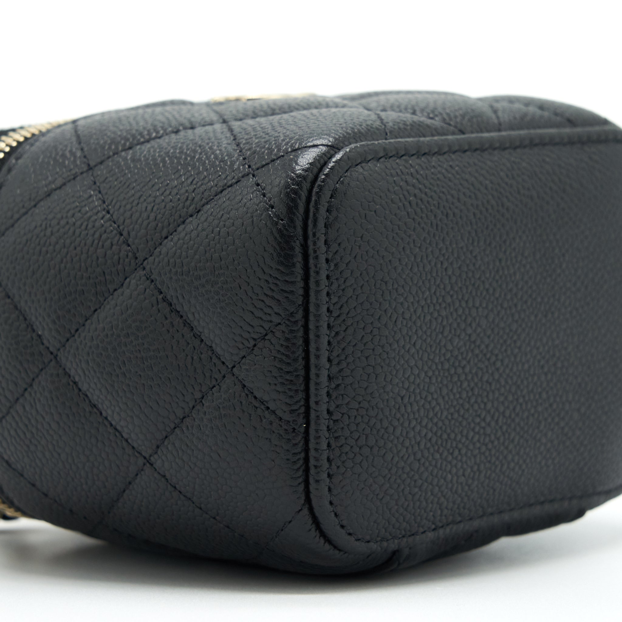 Chanel 22S Detailed Logo Mini Vanity With Chain Caviar Black L