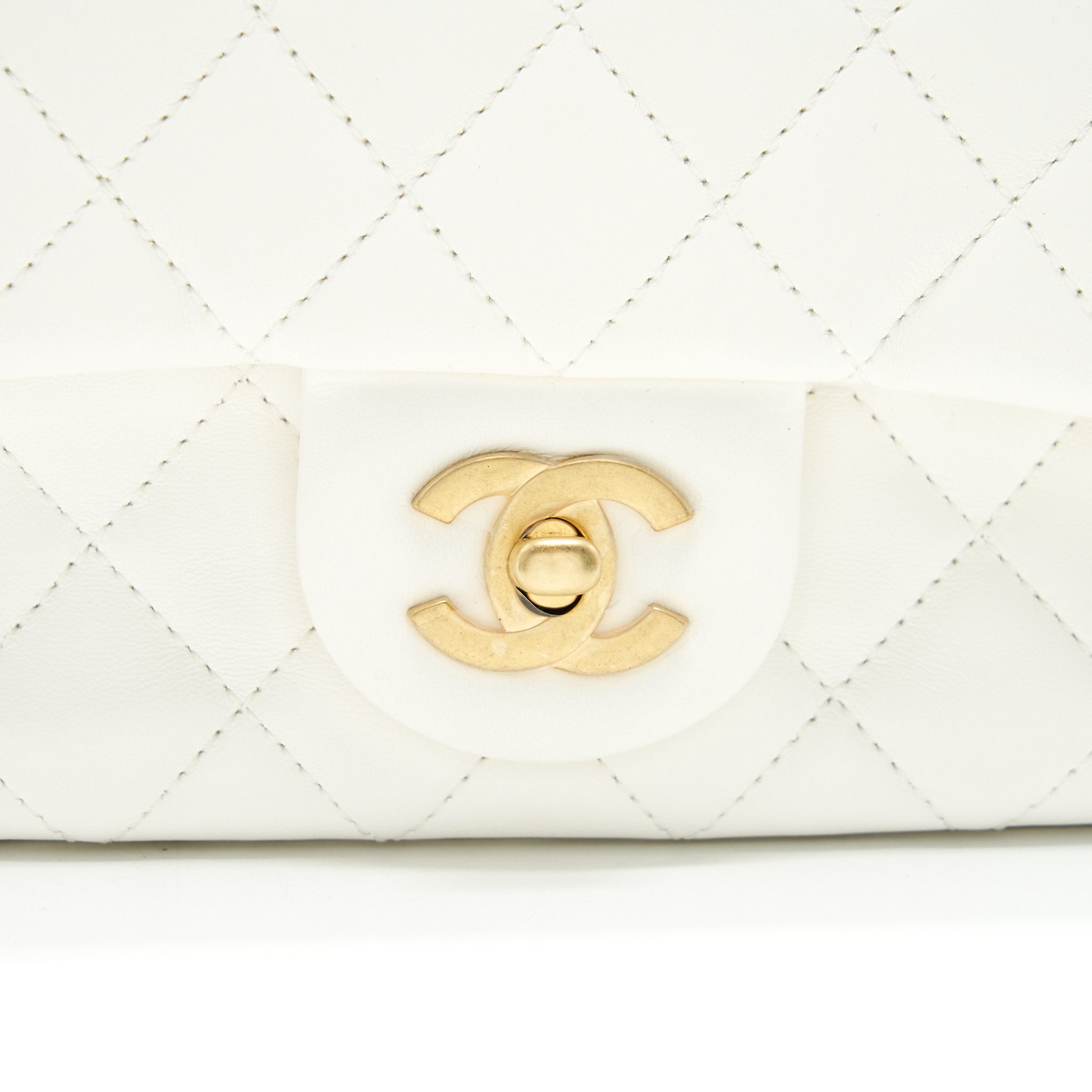 Chanel 21B Pearl Crush Square mini flap Bag Lambskin White