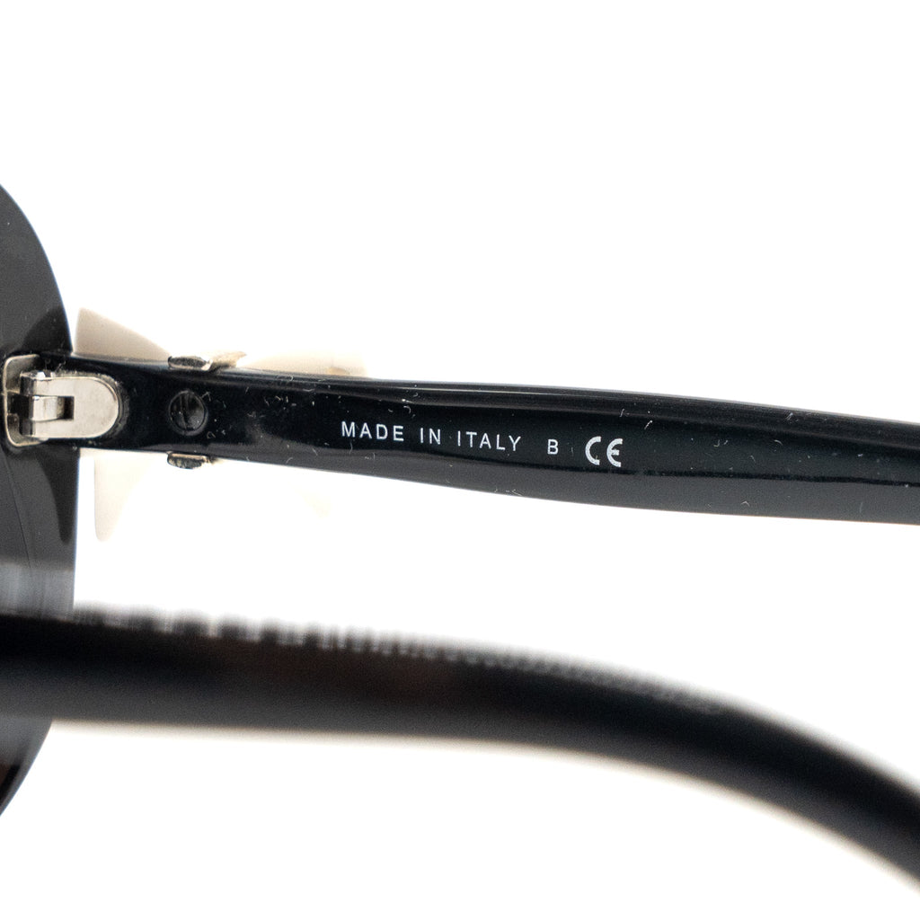 Chanel bow sunglasses black / white