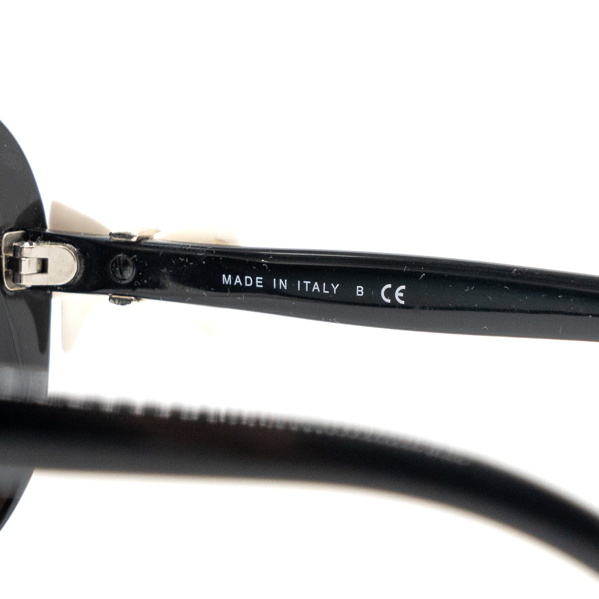 Chanel bow sunglasses black / white