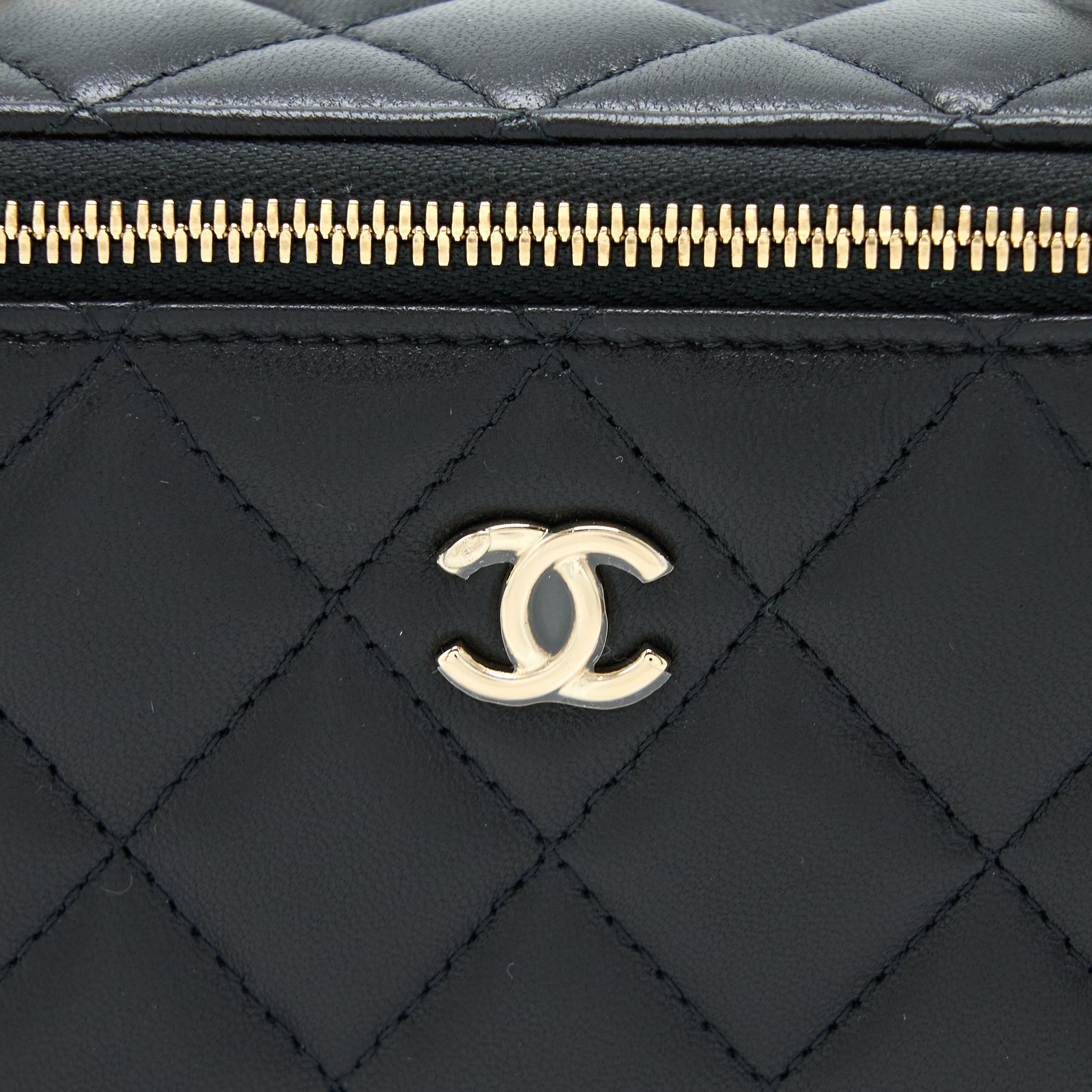 Chanel 23C Pearl Crush Long Vanity Lambskin Black L (Microchip)