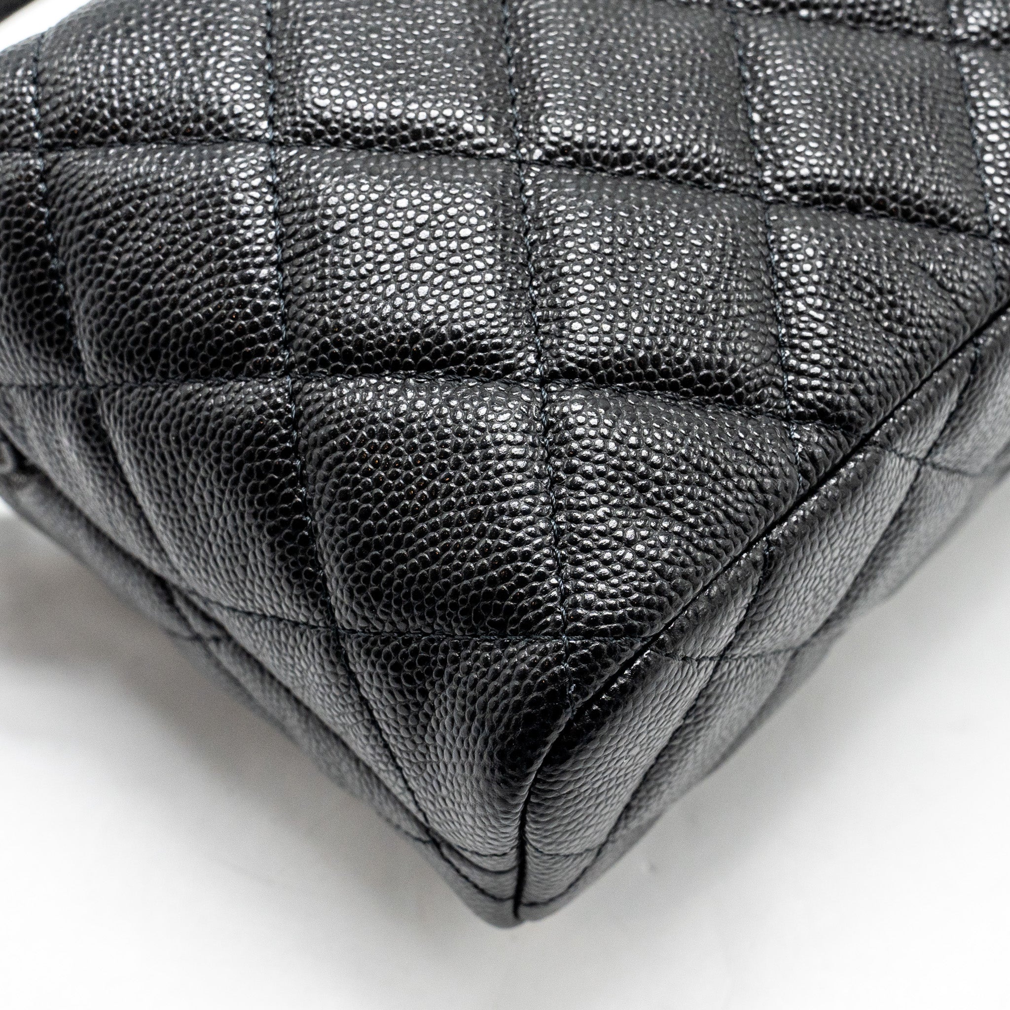 Chanel 25C Quilted Hobo Bag Caviar Black L (Microchip)