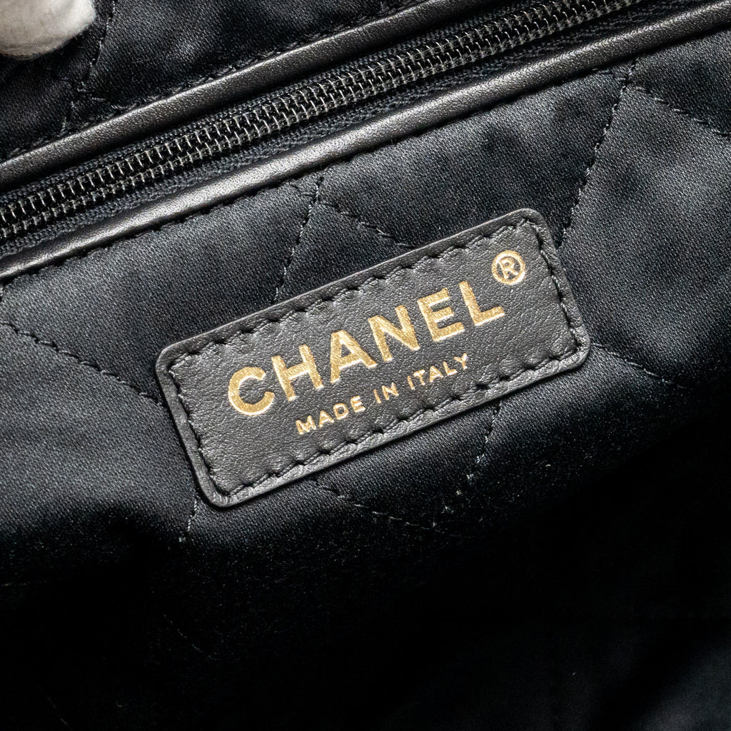 Chanel Small 22 Bag Shiny Calfskin Black (microchip)