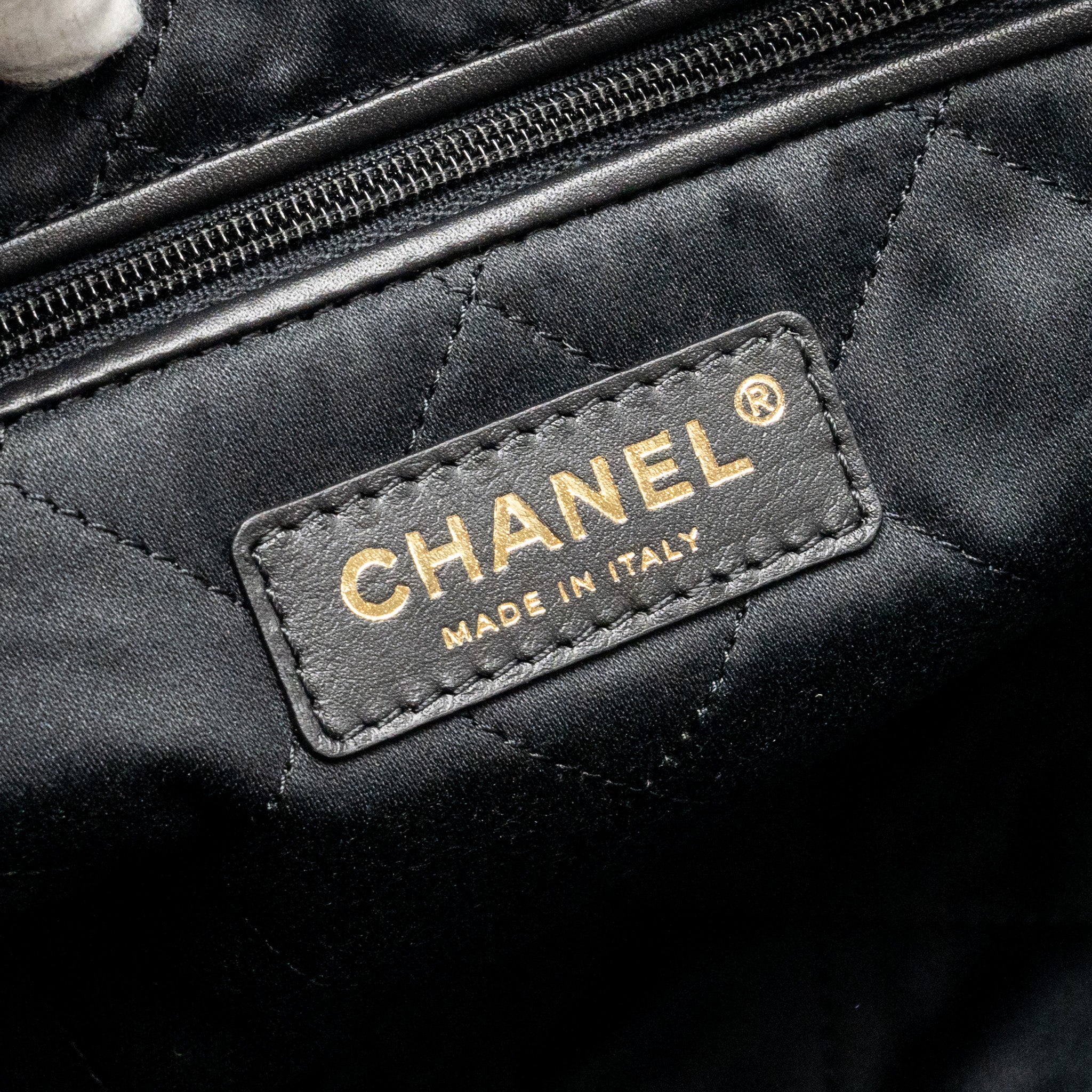 Chanel Small 22 Bag Shiny Calfskin Black (microchip)