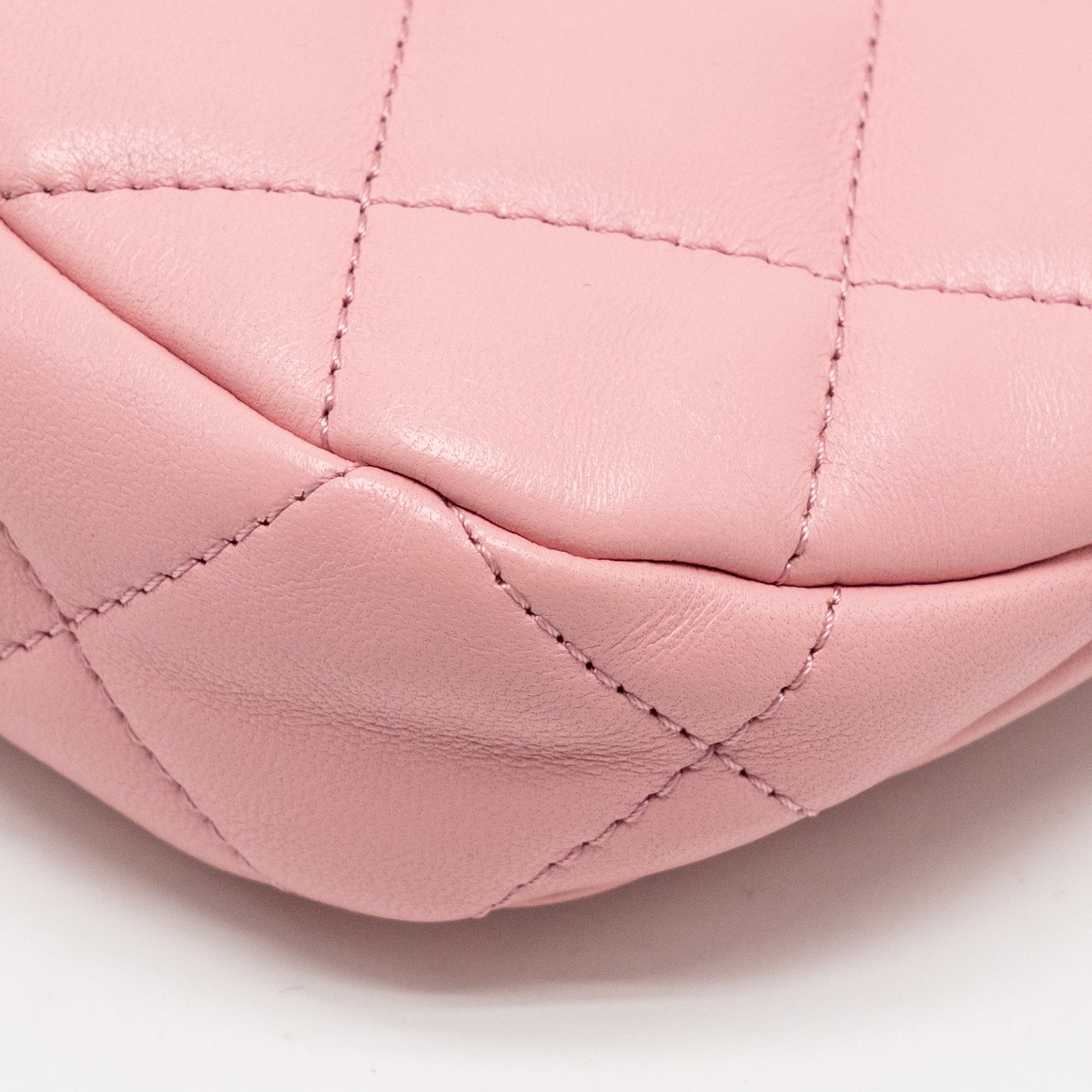 Chanel 22k Hobo Shoulder Bag with Logo Chain Lambskin Pink  (microchip)