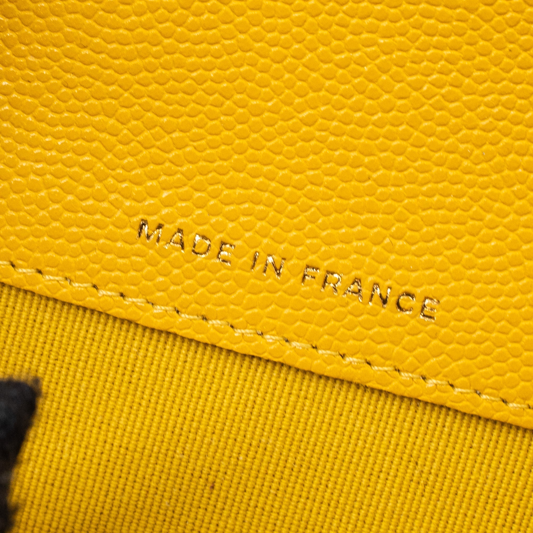 Chanel 22A Classic Flap Card Holder caviar yellow (Microchip)