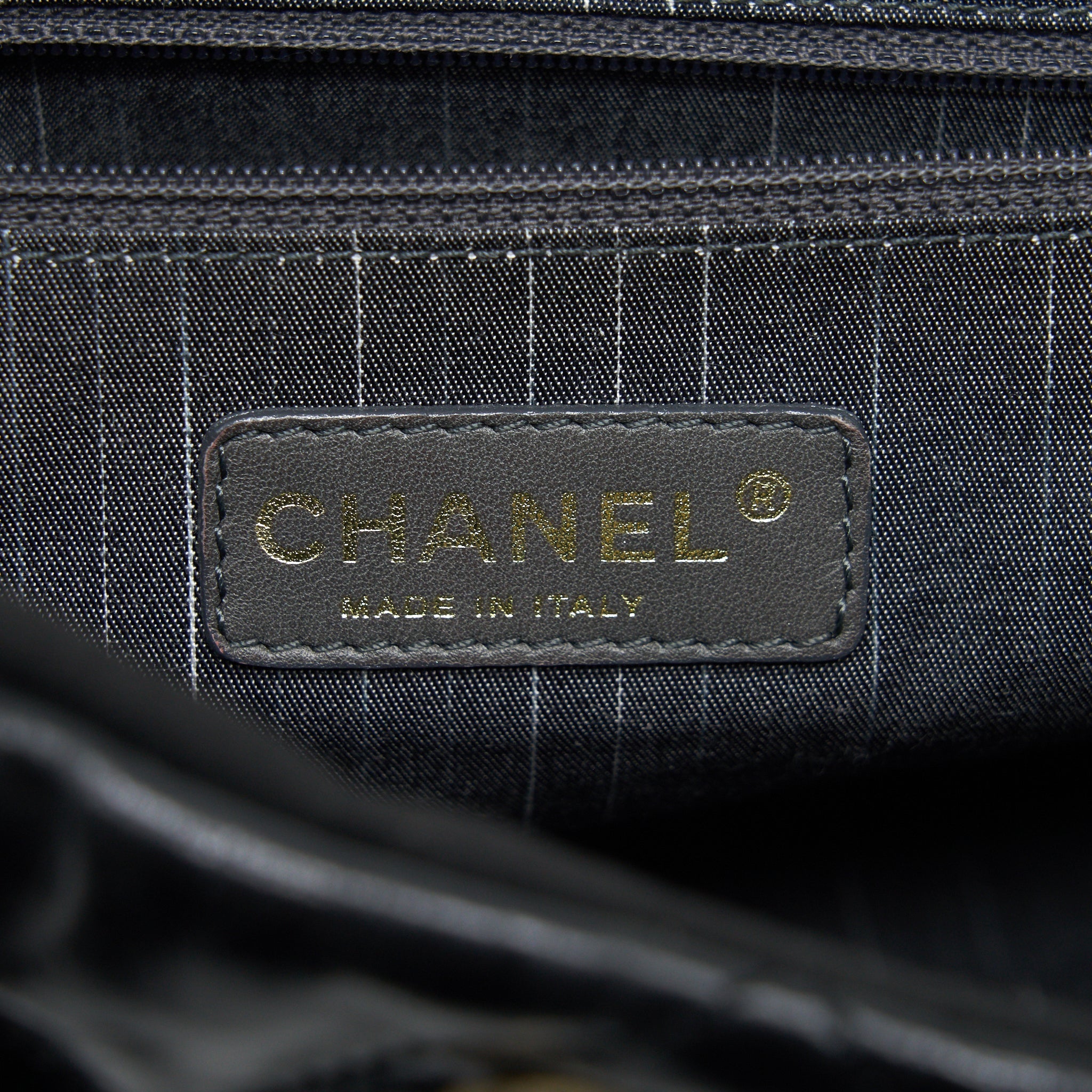 Chanel Calfskin Tote bag with Chain black and Red