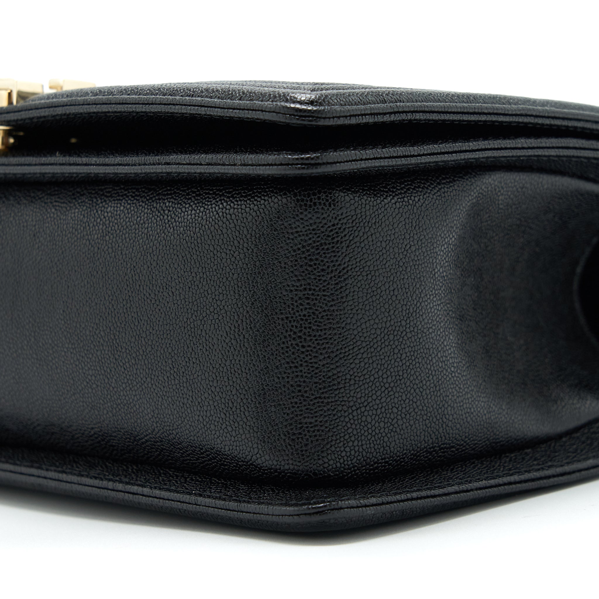 Chanel Medium Boy Chevron Caviar Black L