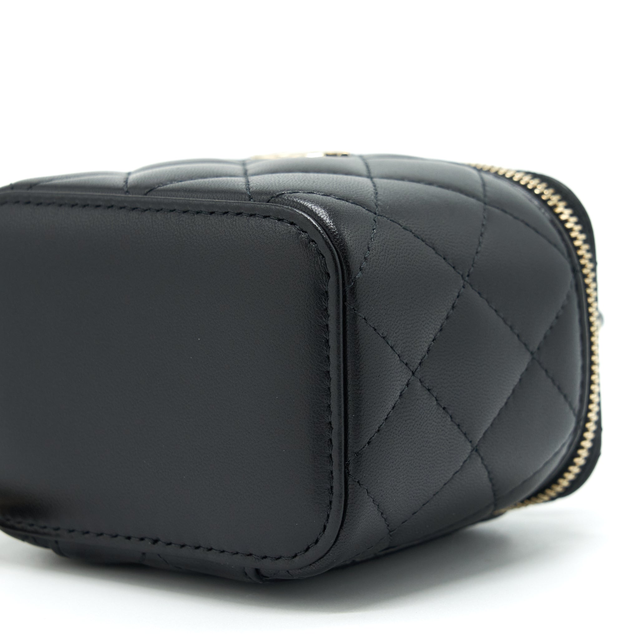 Chanel 22P Top Handle Mini Vanity With Chain And Mirror Lambskin Black L