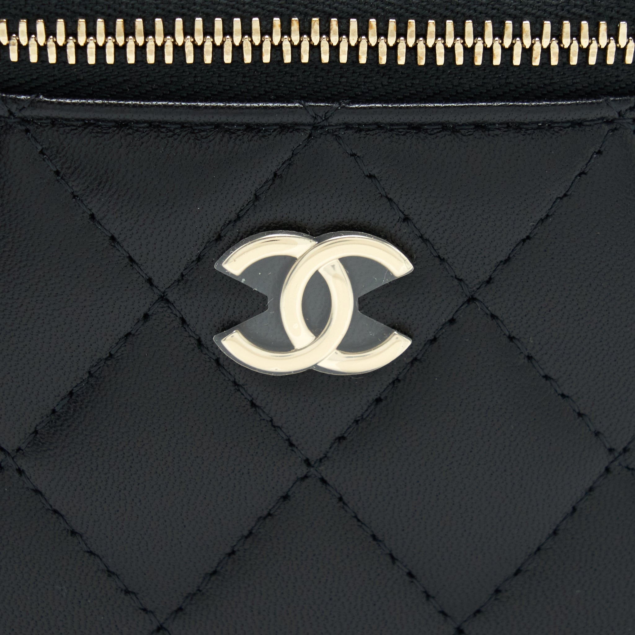 Chanel 22P Top Handle Mini Vanity With Chain And Mirror Lambskin Black L