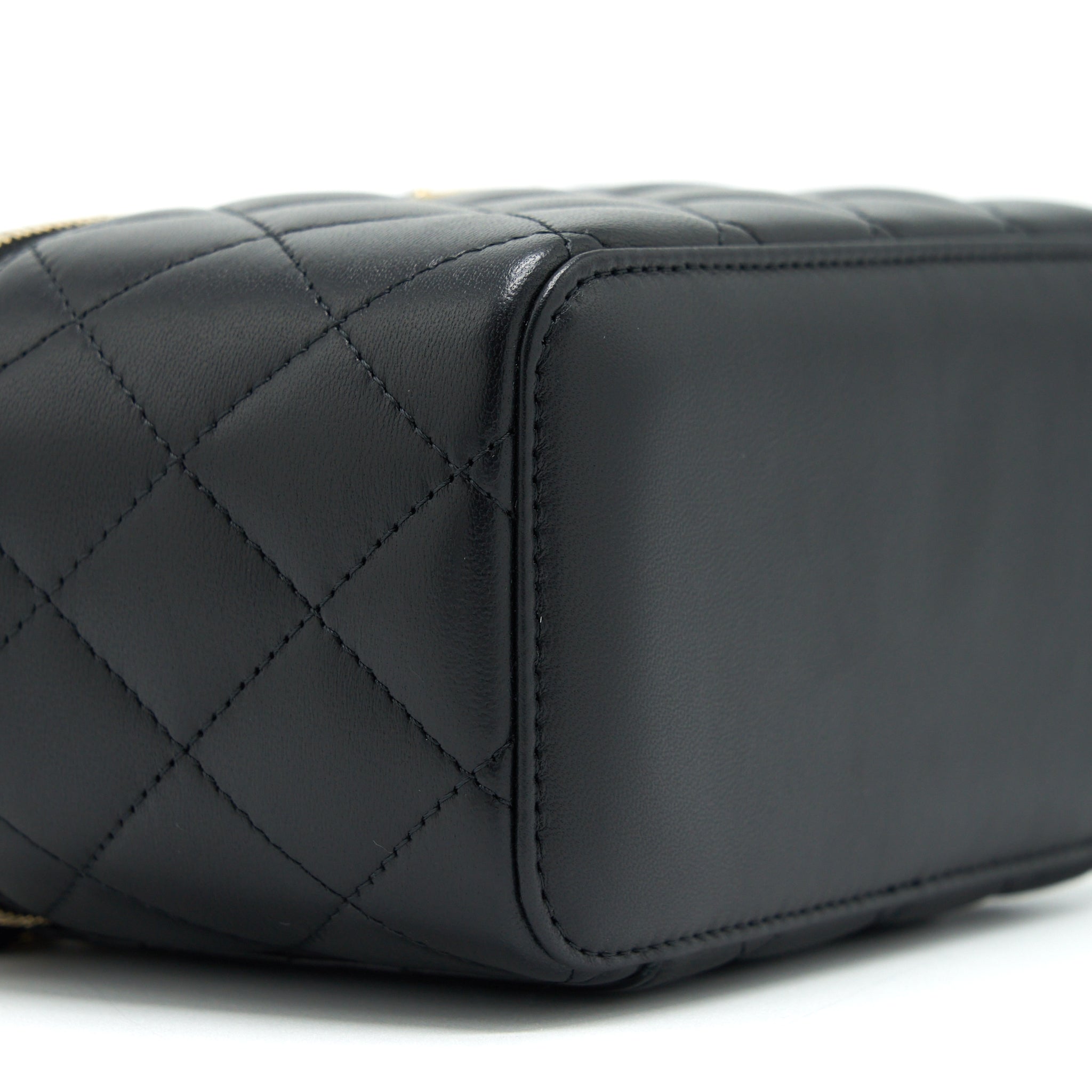 Chanel 22S Pearl Crush Long Vanity With Chain Lambskin Black