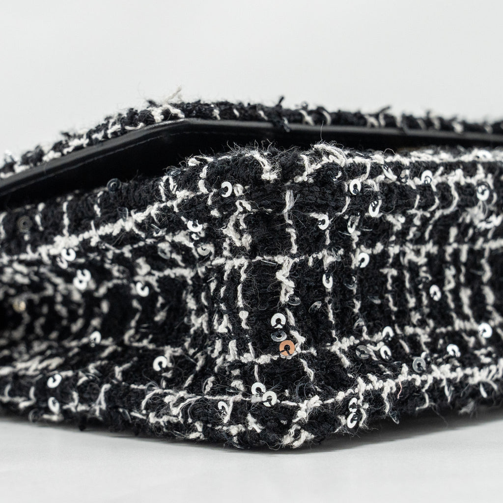 Chanel 24p Detail Chains Wallet On Chain Tweed/Sequins Black/White L (Microchip)