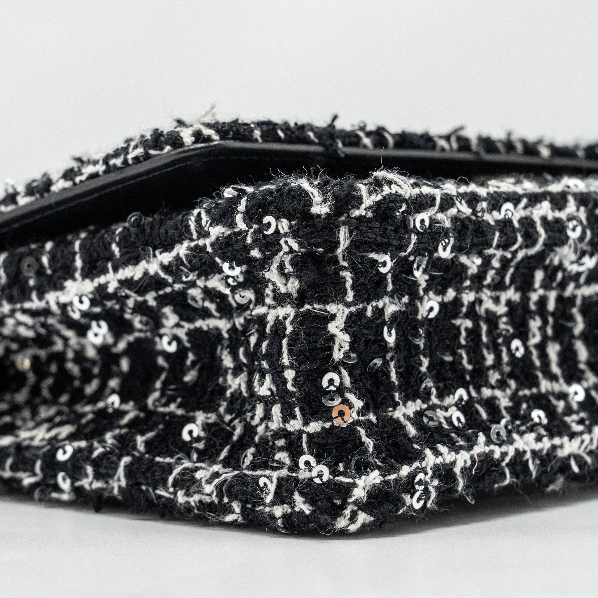 Chanel 24p Detail Chains Wallet On Chain Tweed/Sequins Black/White L (Microchip)