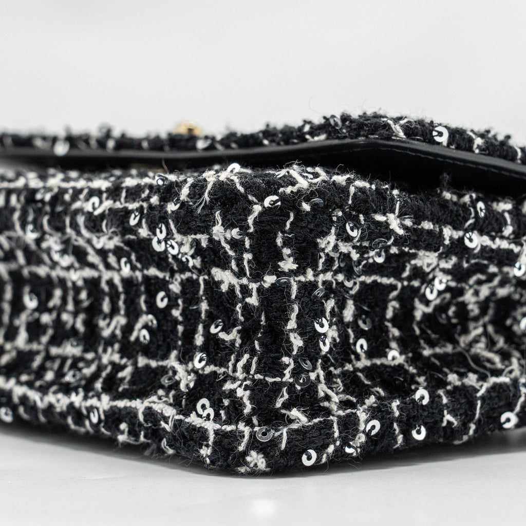 Chanel 24p Detail Chains Wallet On Chain Tweed/Sequins Black/White L (Microchip)