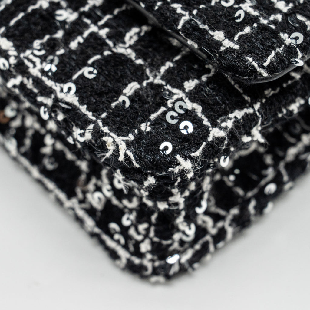 Chanel 24p Detail Chains Wallet On Chain Tweed/Sequins Black/White L (Microchip)