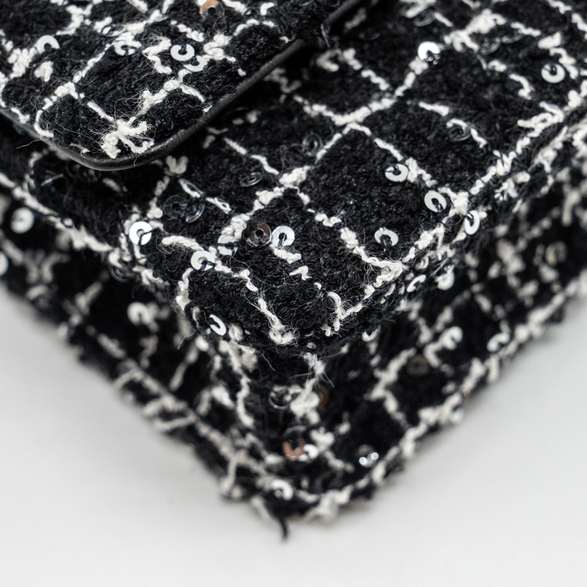 Chanel 24p Detail Chains Wallet On Chain Tweed/Sequins Black/White L (Microchip)