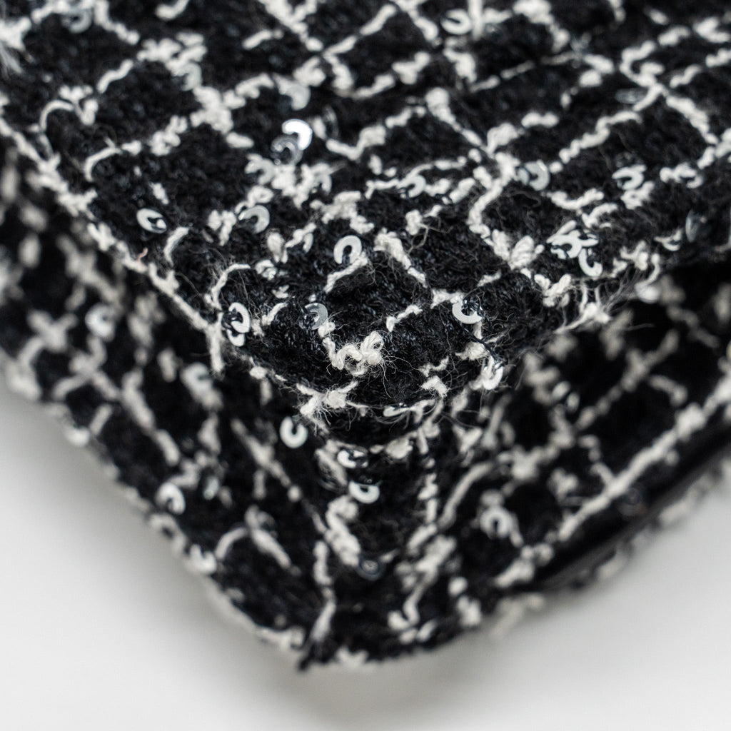 Chanel 24p Detail Chains Wallet On Chain Tweed/Sequins Black/White L (Microchip)