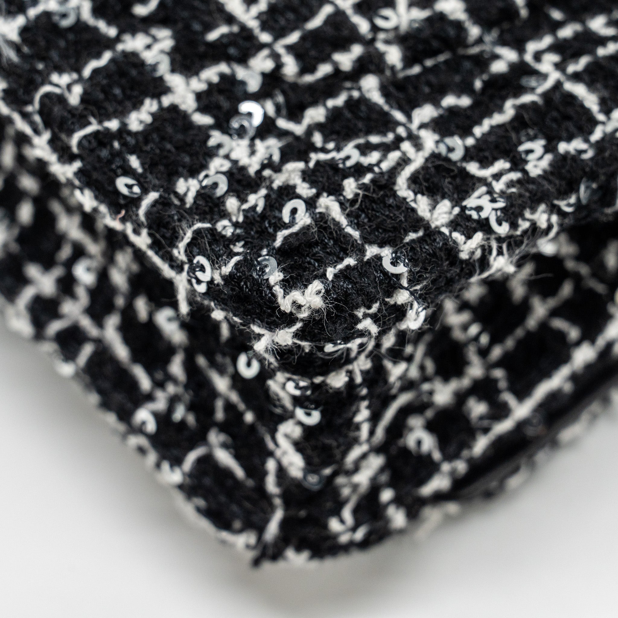 Chanel 24p Detail Chains Wallet On Chain Tweed/Sequins Black/White L (Microchip)