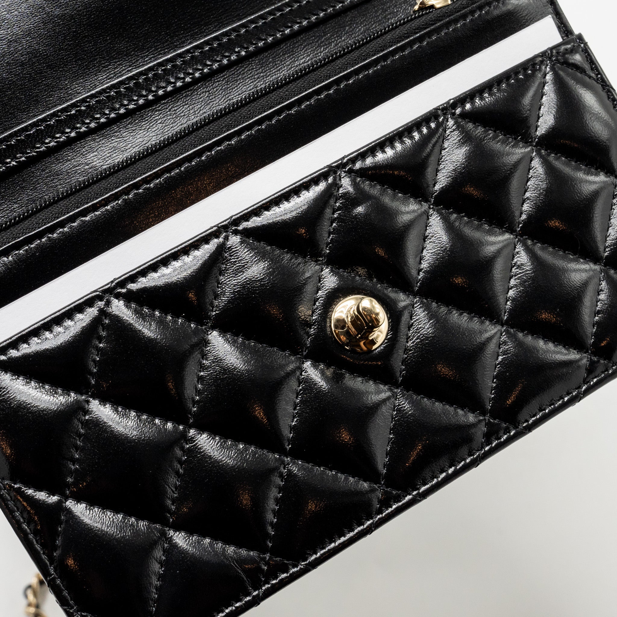 Chanel Wallet on CC Detailed Chain Shiny Lambskin Black  (Microchip)