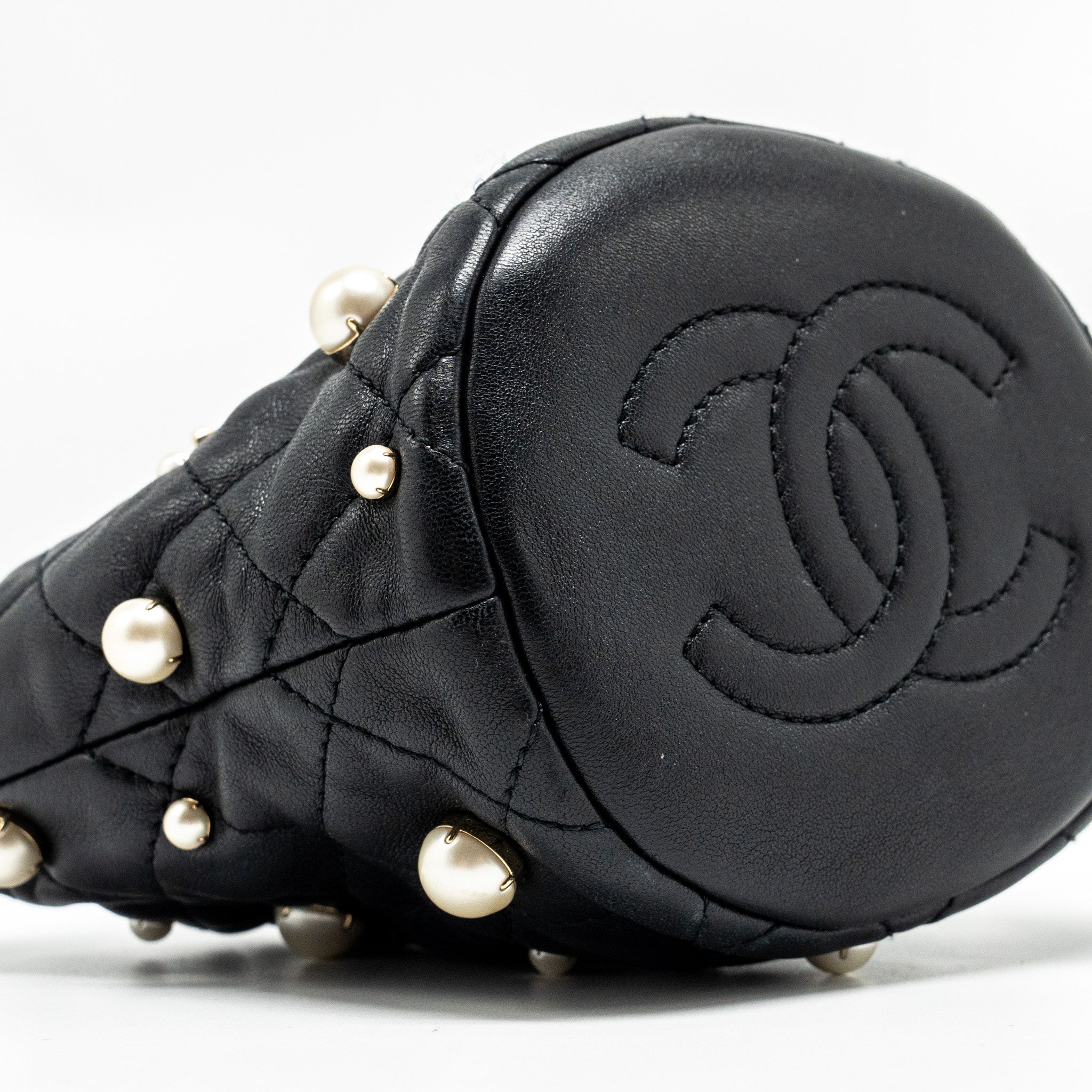 CHANEL 21S Quilted Mini About Pearls Bucket Bag Lambskin Black L