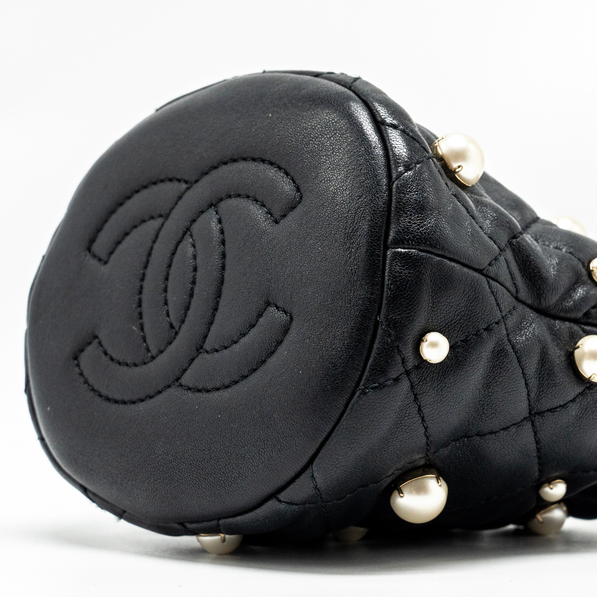 CHANEL 21S Quilted Mini About Pearls Bucket Bag Lambskin Black L