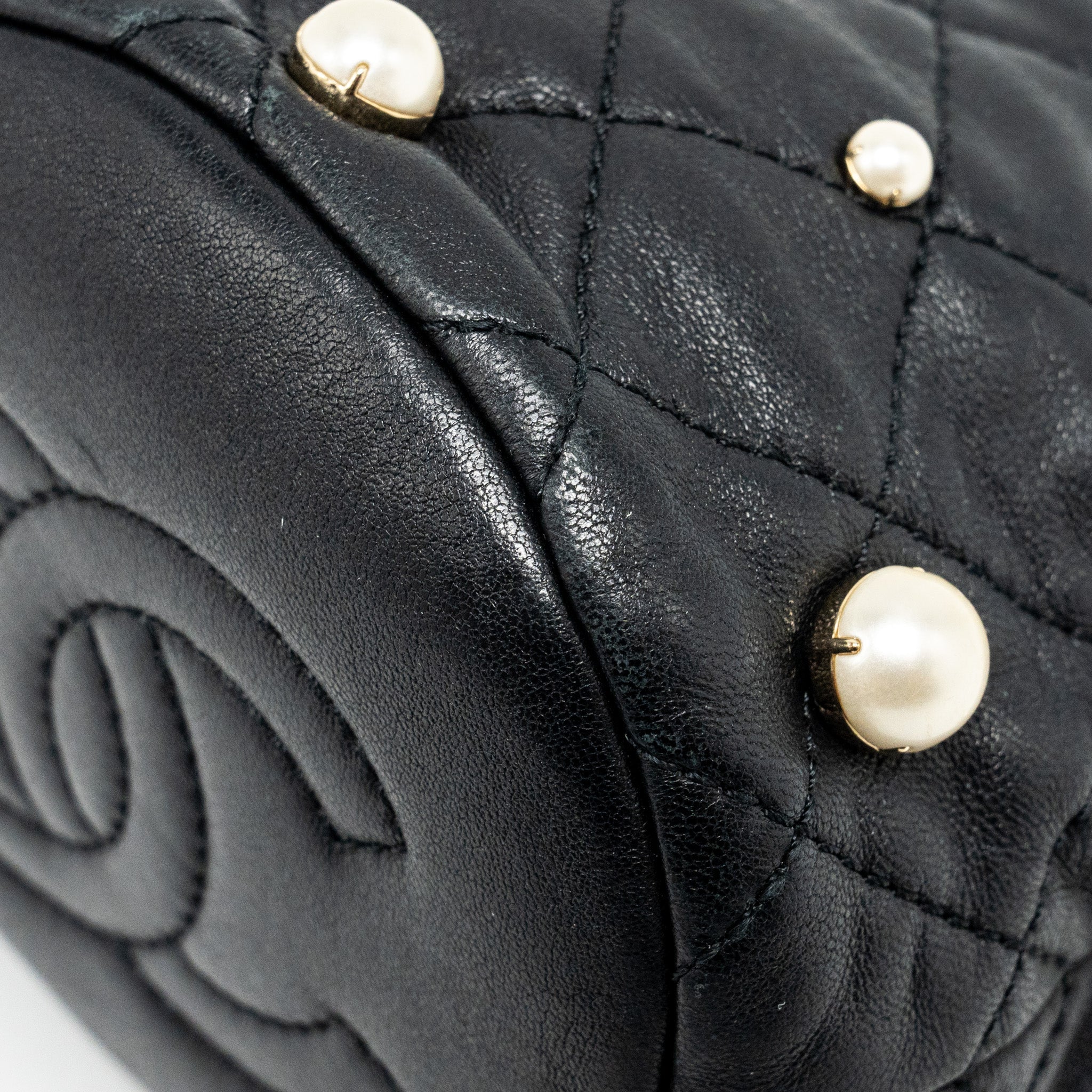 CHANEL 21S Quilted Mini About Pearls Bucket Bag Lambskin Black L