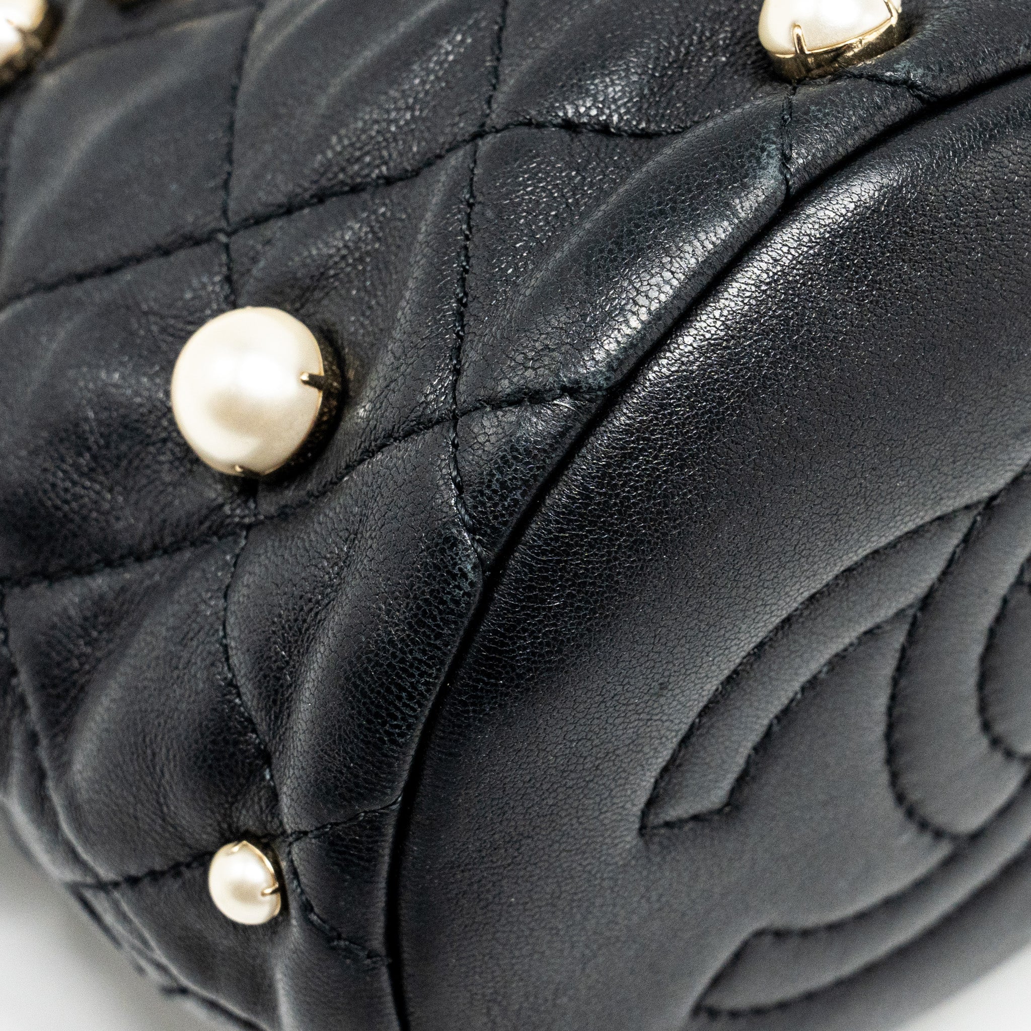 CHANEL 21S Quilted Mini About Pearls Bucket Bag Lambskin Black L