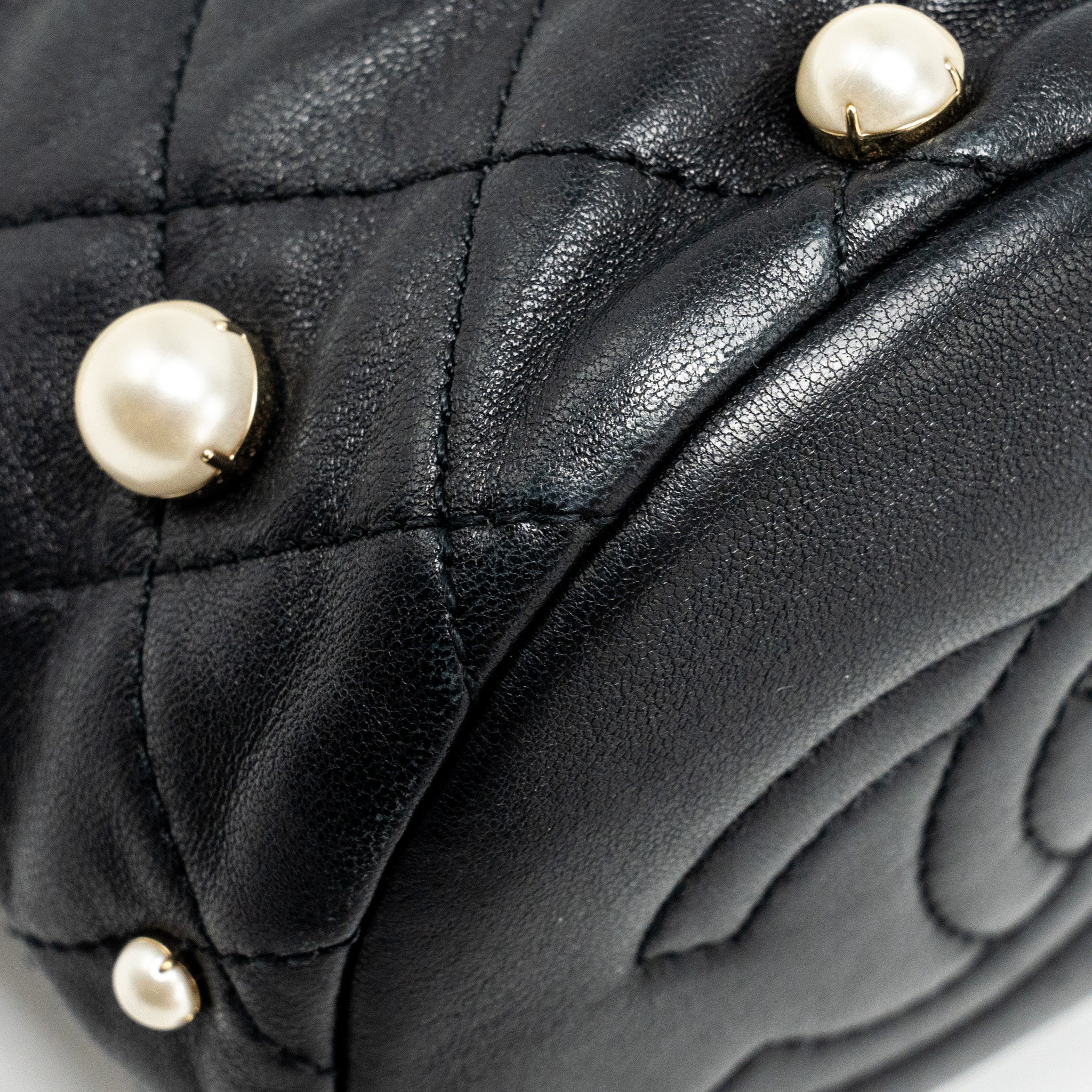 CHANEL 21S Quilted Mini About Pearls Bucket Bag Lambskin Black L
