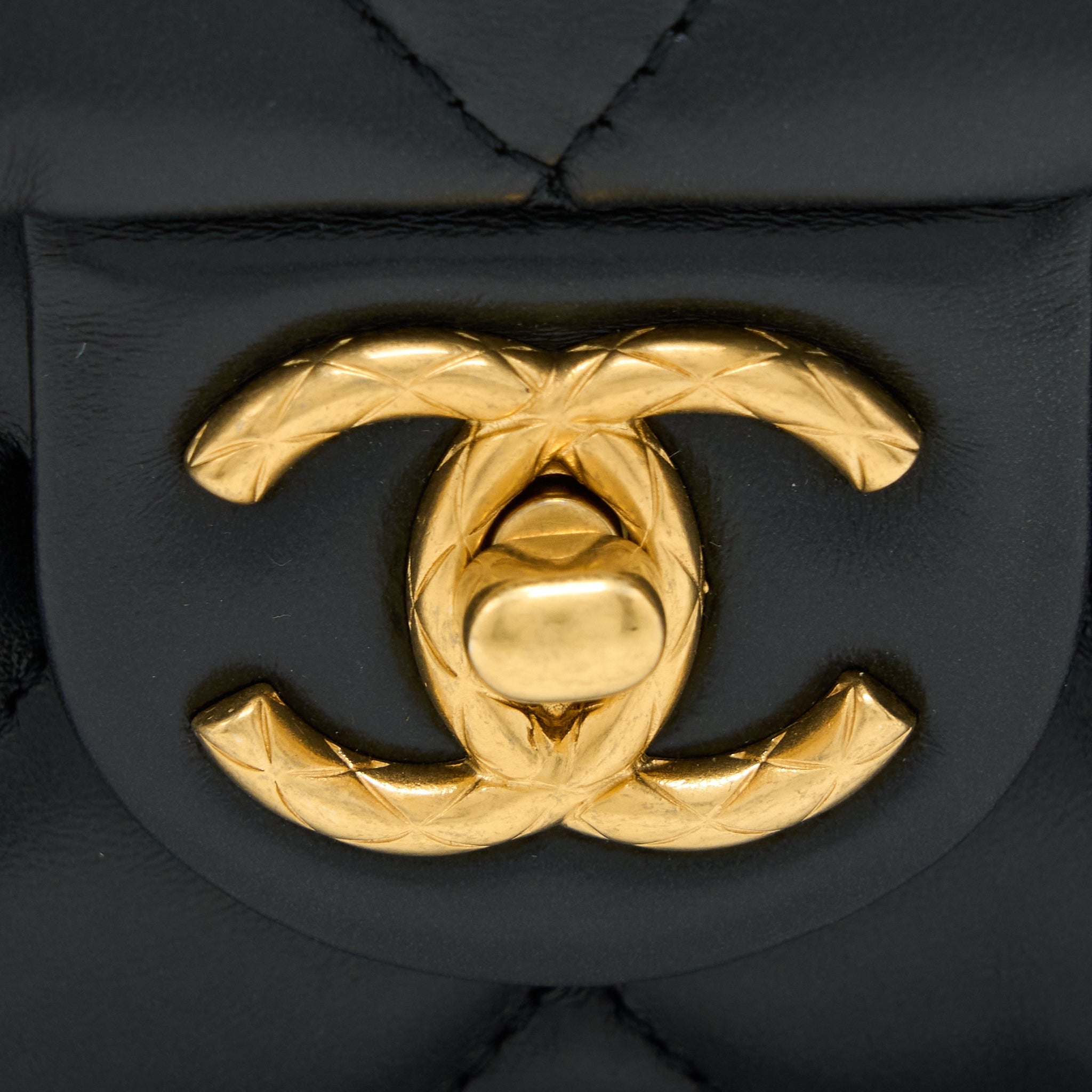 Chanel 22K Gold Pillar Adjustment Chain Flap Bag Lambskin Black  (Microchip)