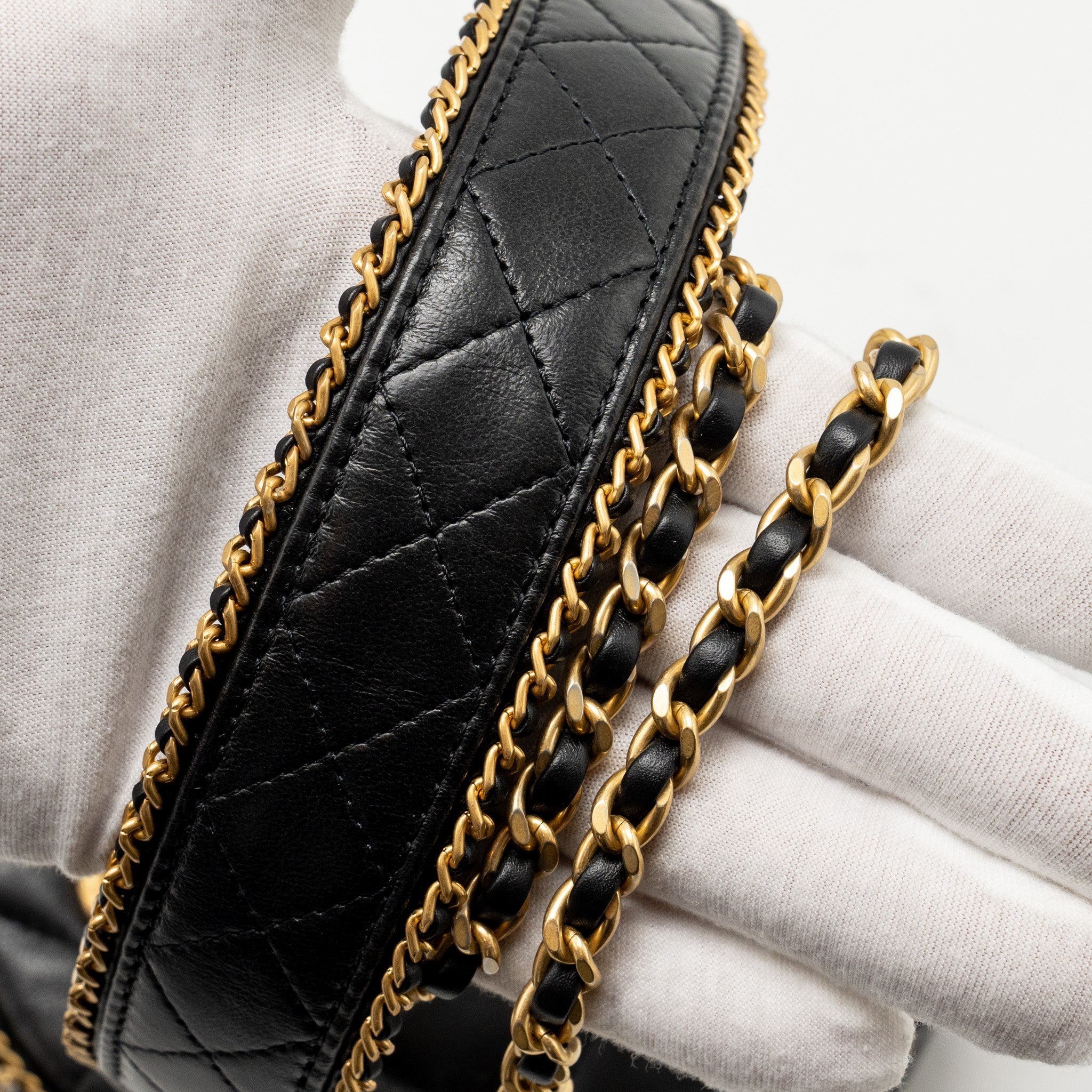 CHANEL Round Vanity With Chain Lambskin Black  (Microchip)