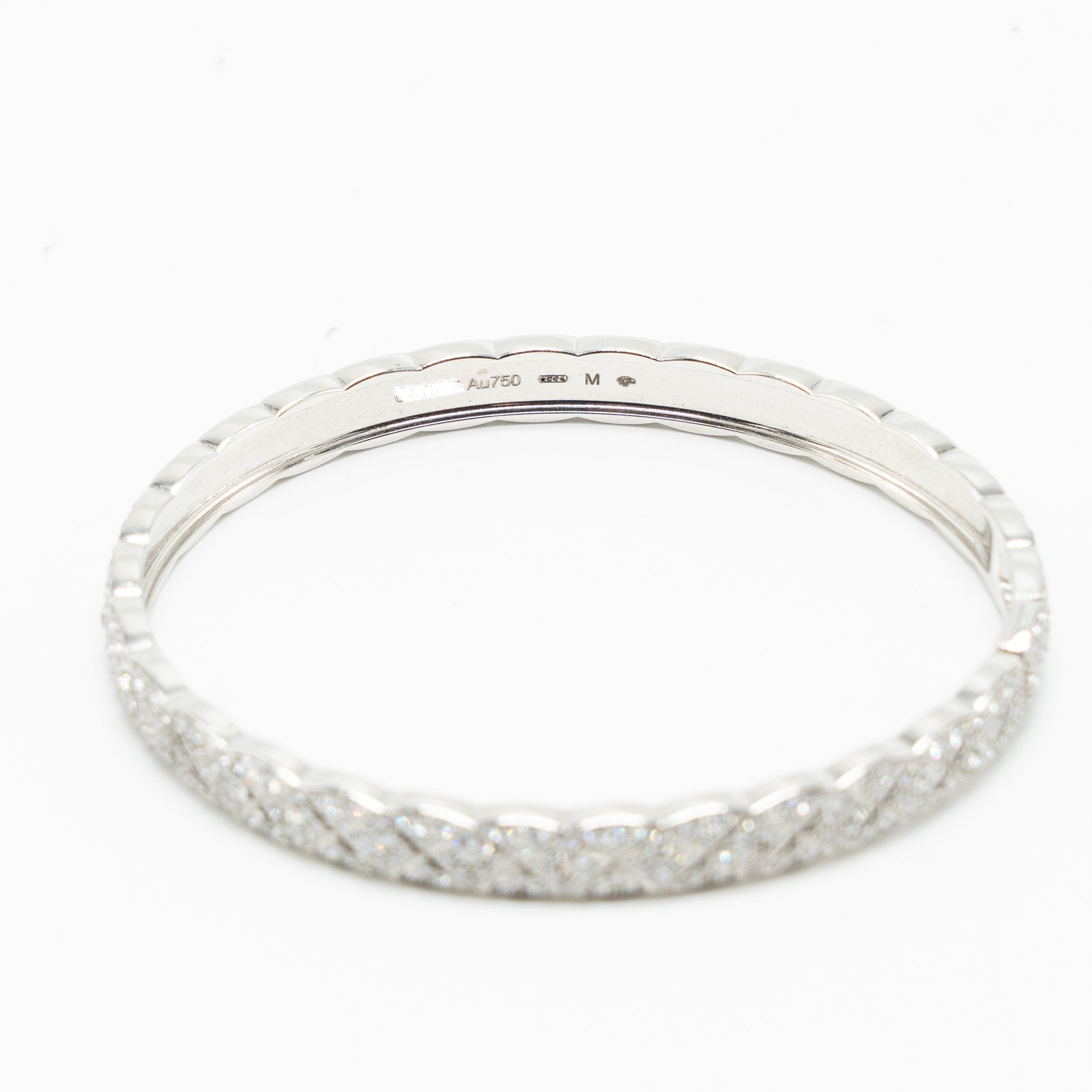 Chanel Size M Coco Crush Bracelet Quilted Motif 18k white gold diamonds