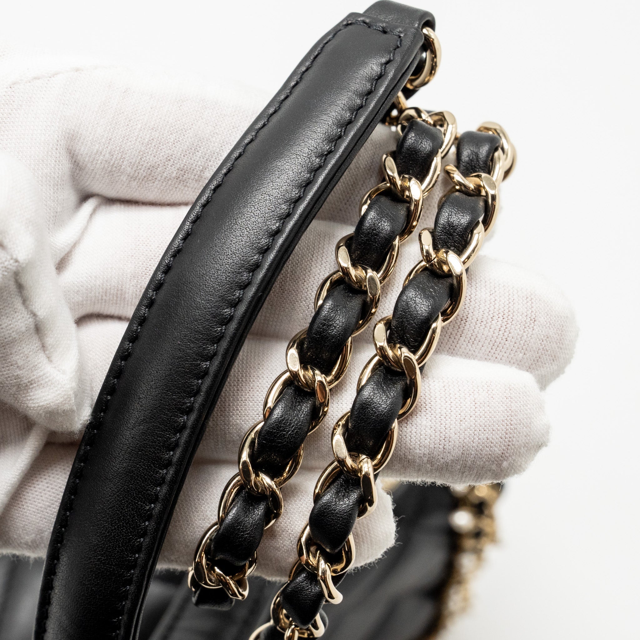 Chanel Pearl Detailed Edge Mini Flap Bag Lambskin Black L (Microchip)