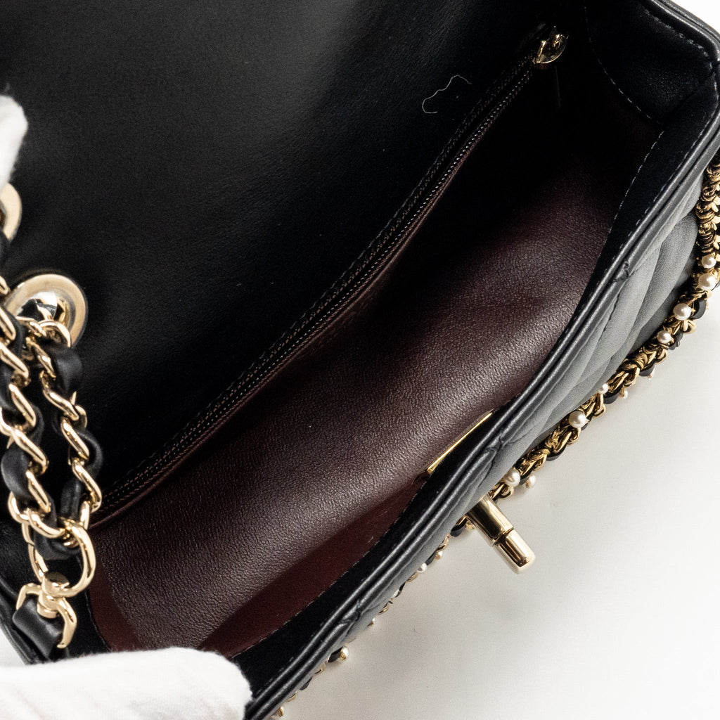 Chanel Pearl Detailed Edge Mini Flap Bag Lambskin Black L (Microchip)