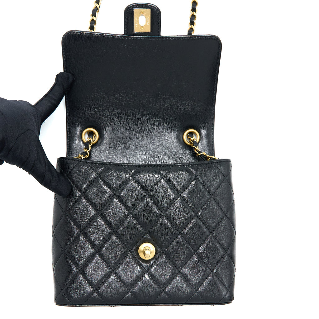 Chanel 22K Retro Classic New Square Flap Bag Goatskin Black  (Microchip)