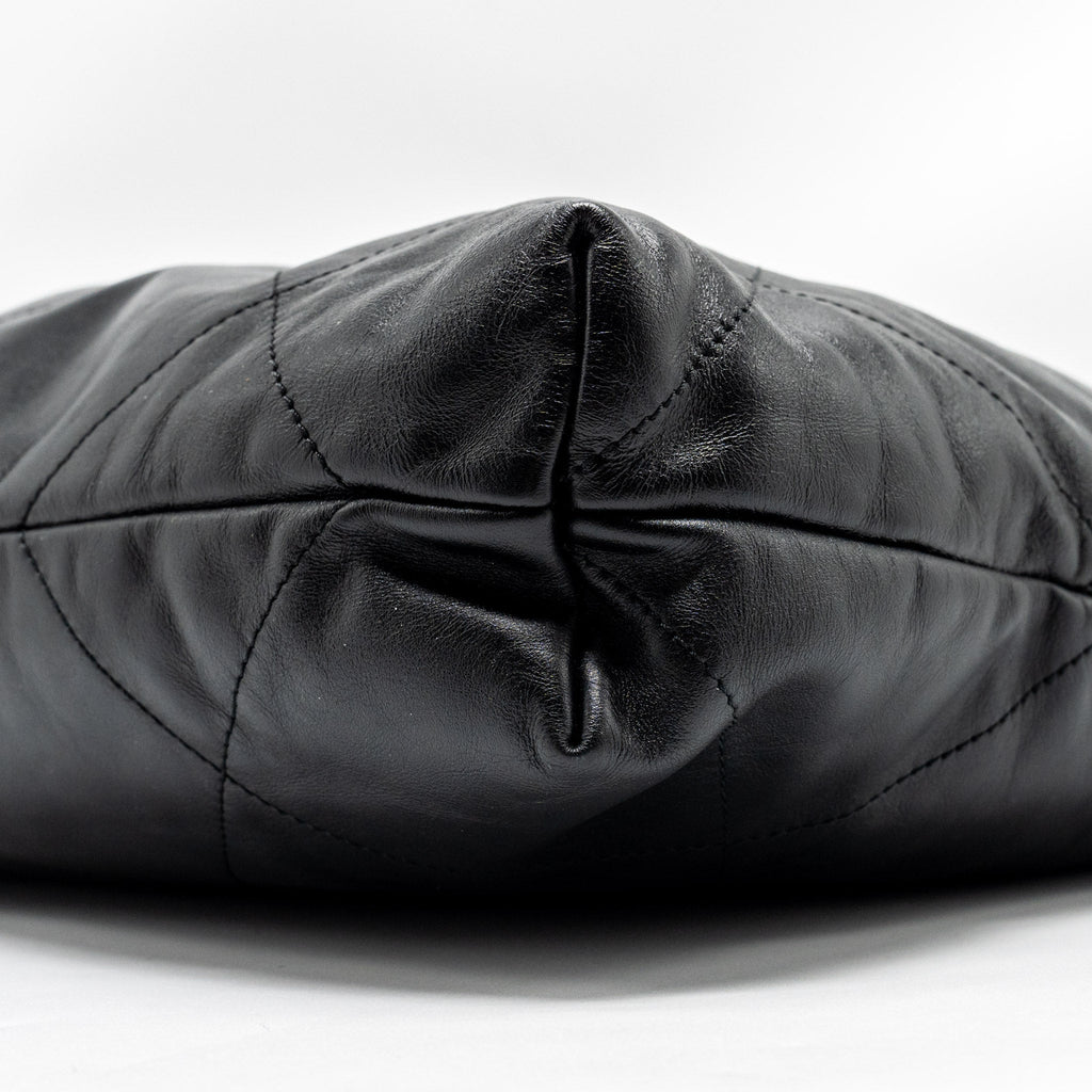 Chanel medium 22 bag Calfskin Black  (Microchip)
