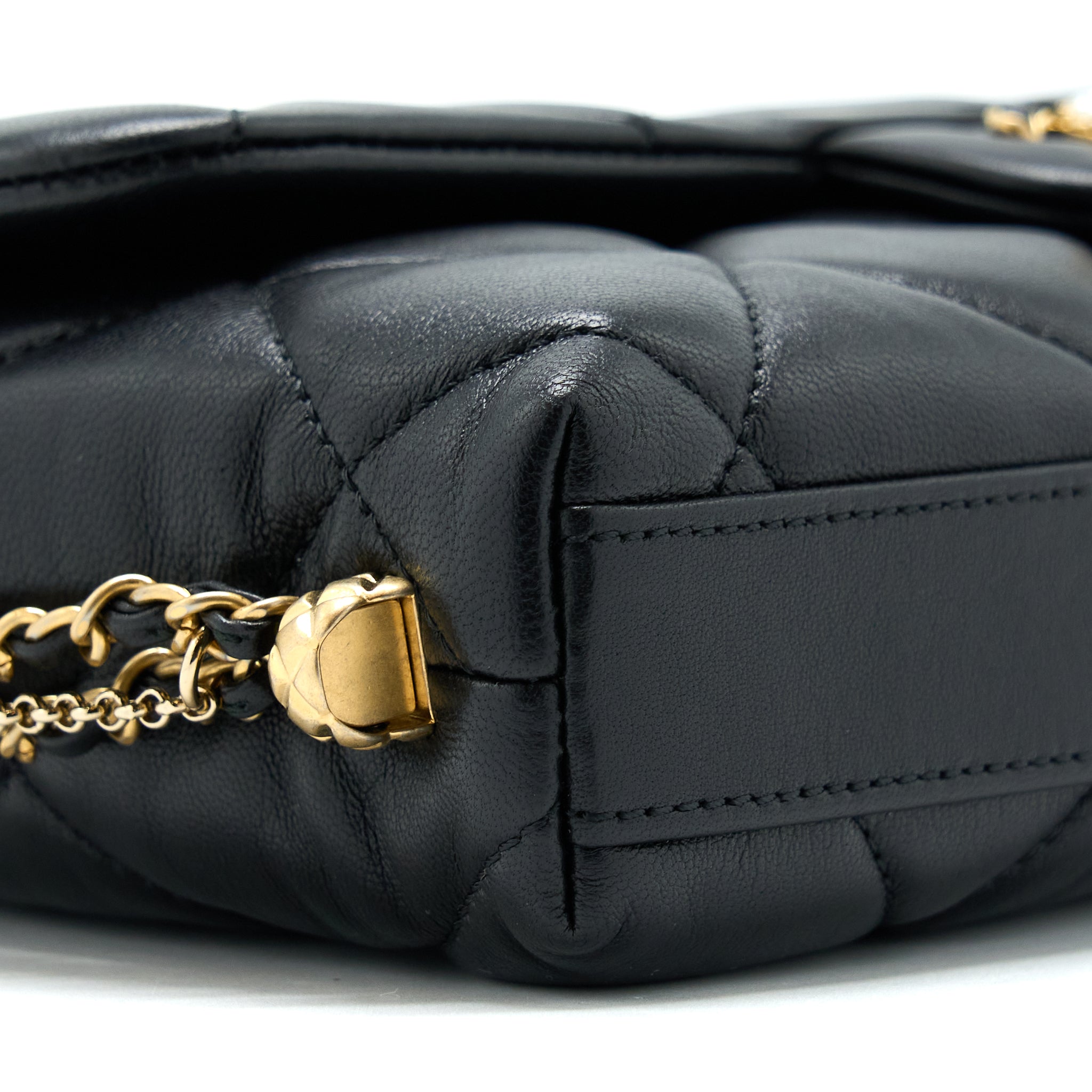 Chanel 21A Quilted Detailed Logo Flap Bag Lambskin Black  (Microchip)