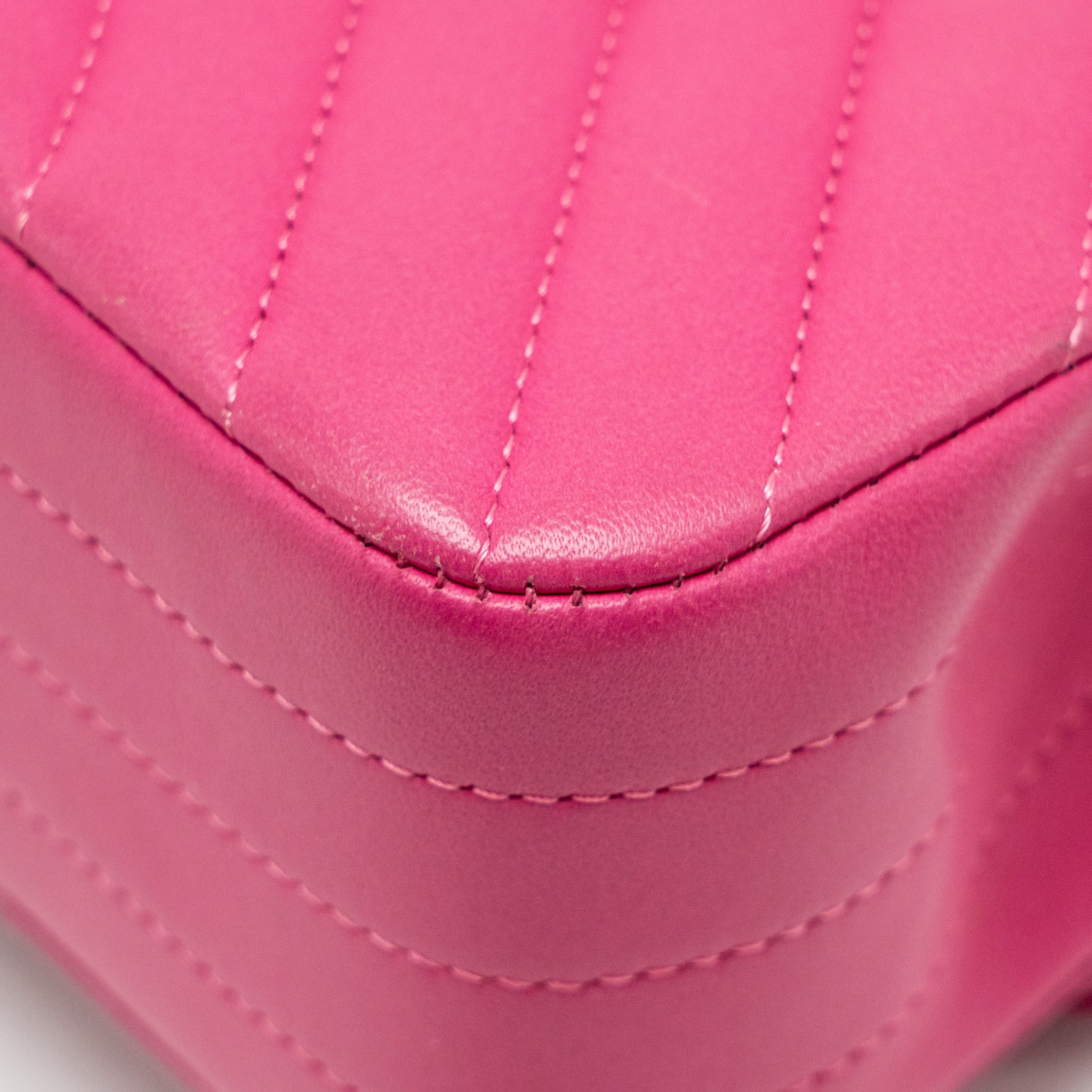 Chanel Medium chevron Classic Double flap bag lambskin pink