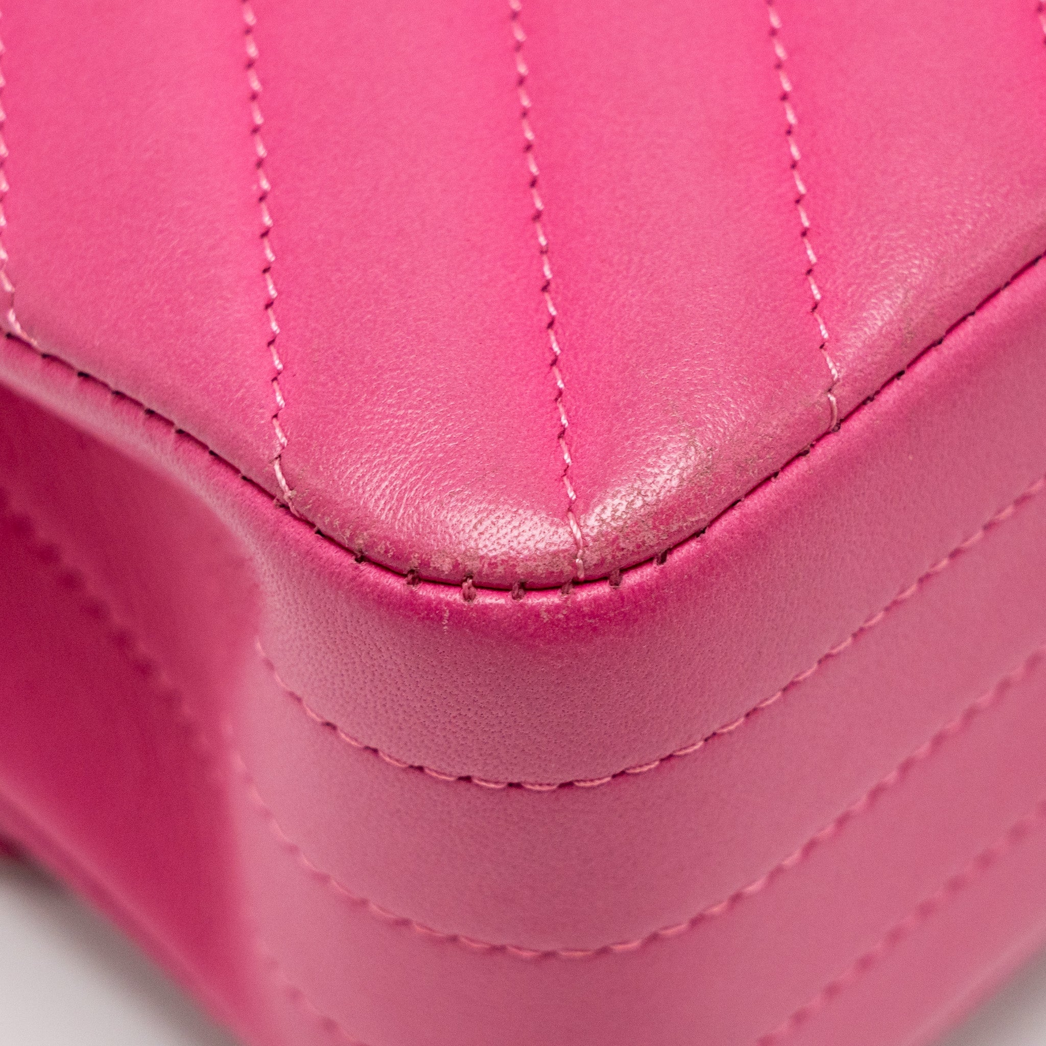 Chanel Medium chevron Classic Double flap bag lambskin pink