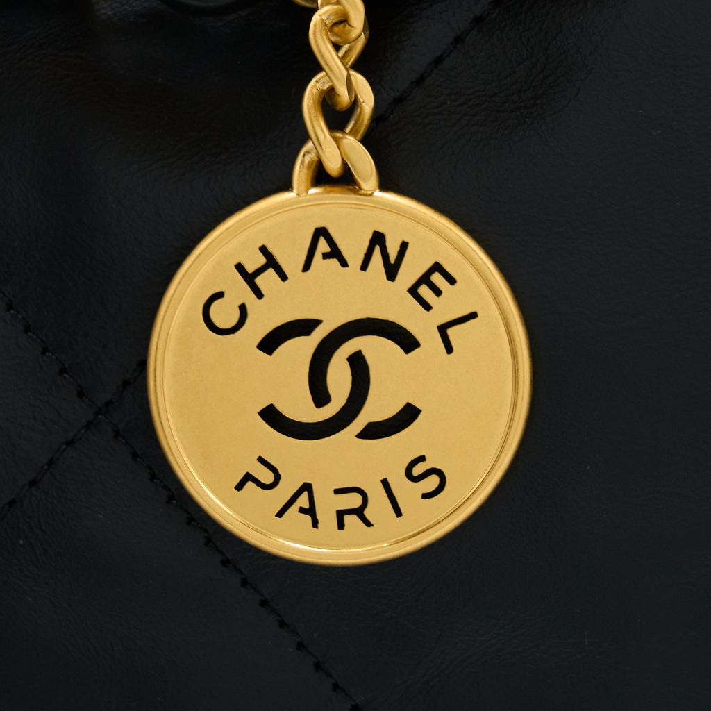Chanel 22 Bag Medium Shiny Calfskin Black  (Microchip)