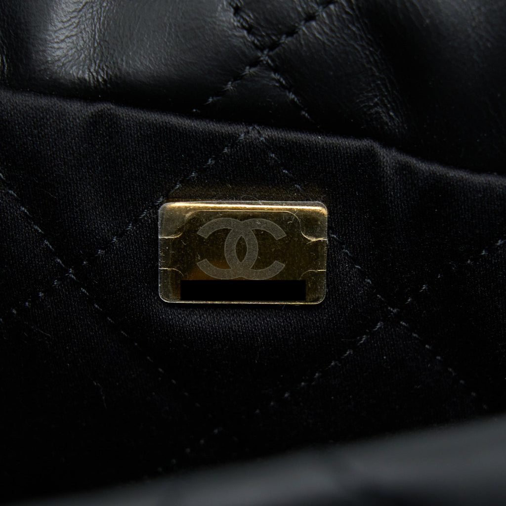 Chanel 22 Bag Medium Shiny Calfskin Black  (Microchip)