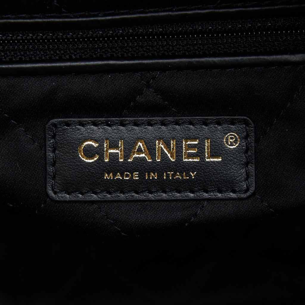 Chanel 22 Bag Medium Shiny Calfskin Black  (Microchip)