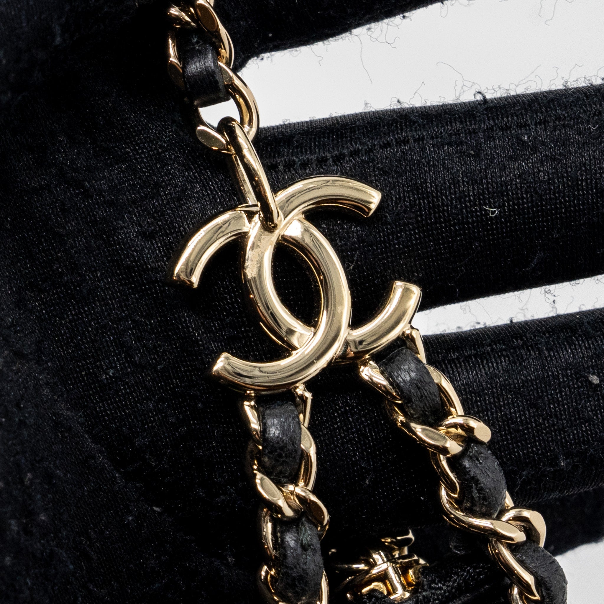 Chanel Small Moon Hobo Bag Lambskin Black L (microchip)