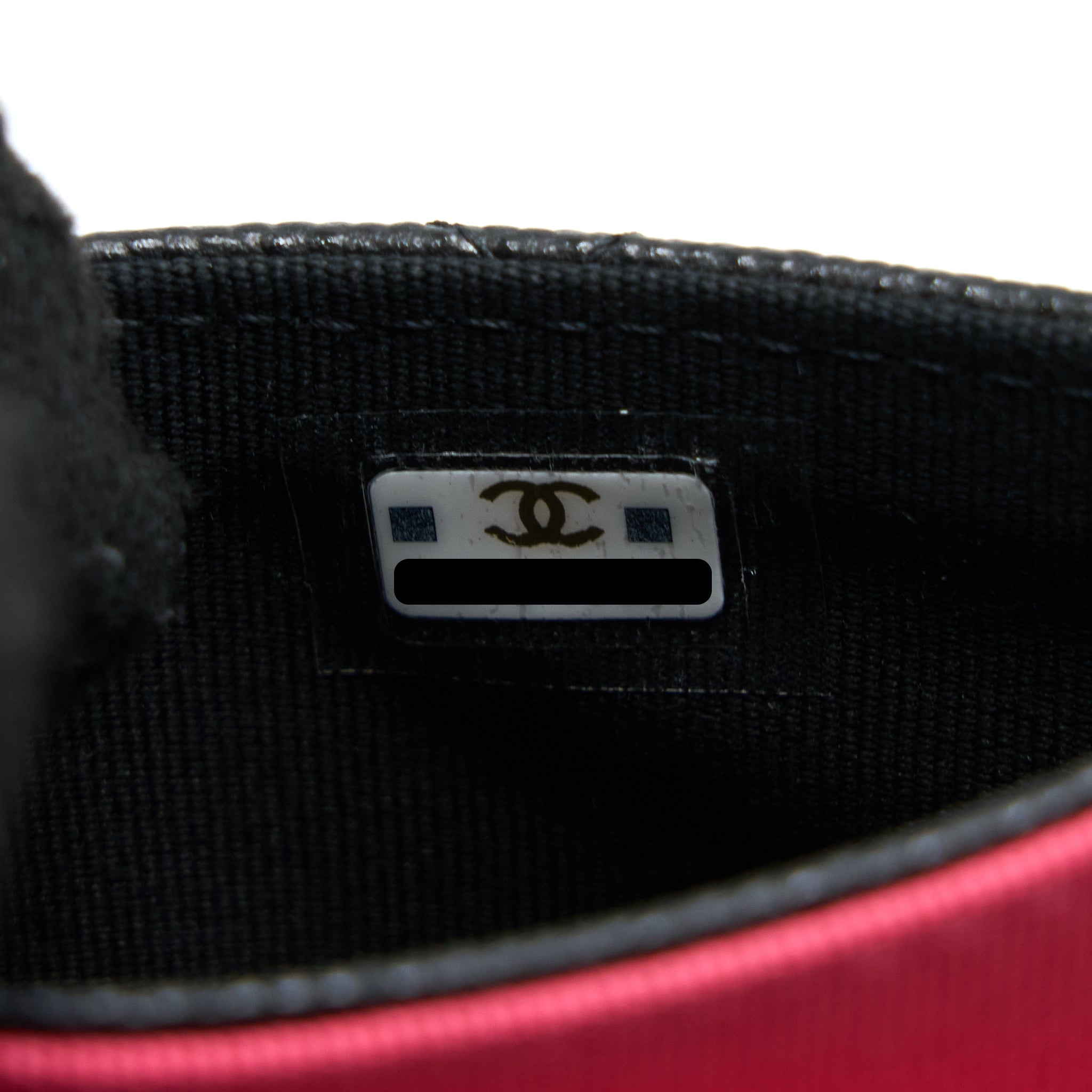 Chanel 23P Detailed Logo Flap Card Holder Caviar Black L (Microchip)