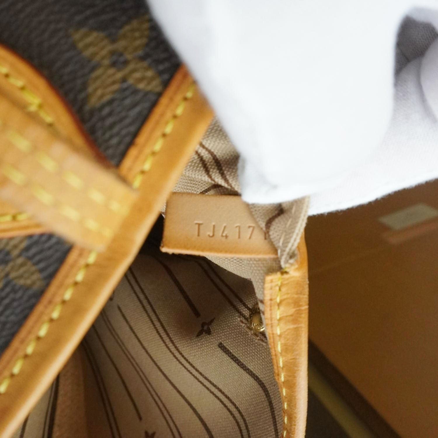 LOUIS VUITTON Neverfull GM Monogram Canvas Tote Bag Brown