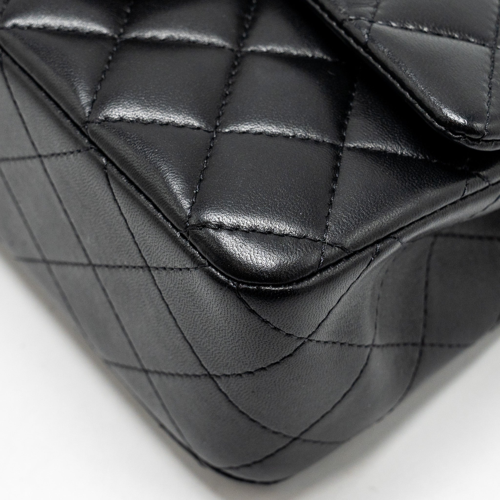 Chanel Top Handle Mini Rectangular Flap bag Lambskin Black L (microchip)