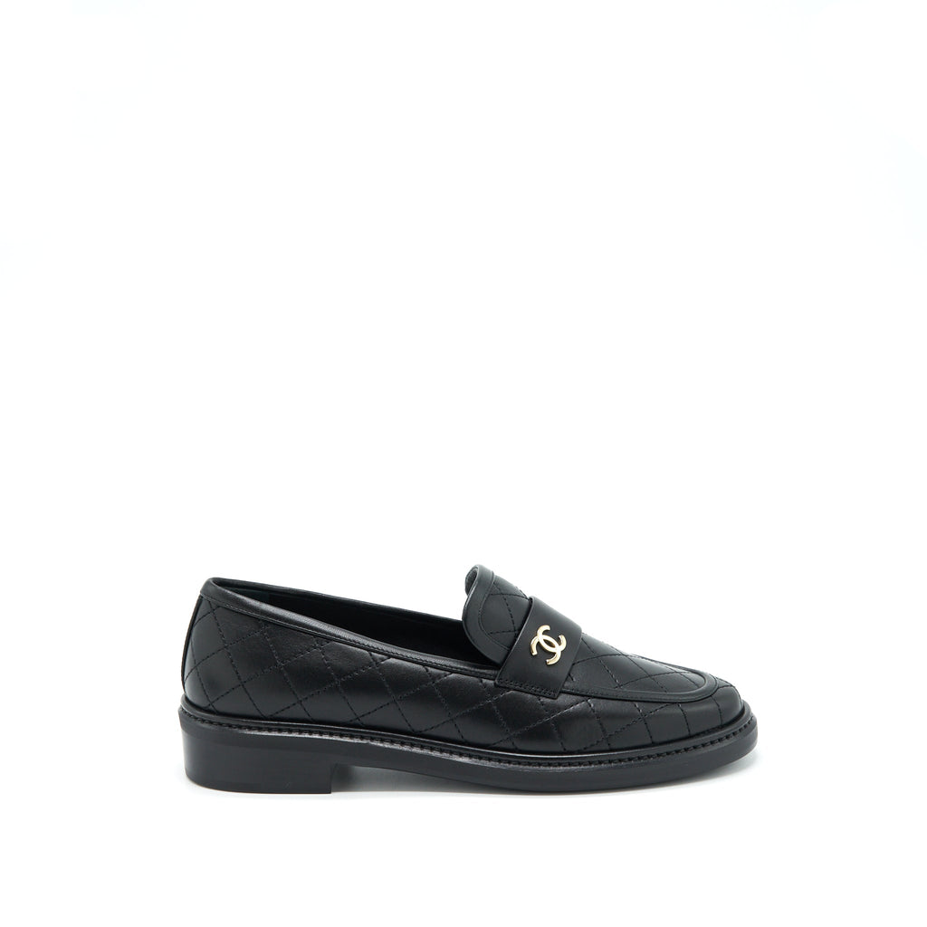 Chanel Size 37 Quilted Leather With CC Logo Loafer Black L
