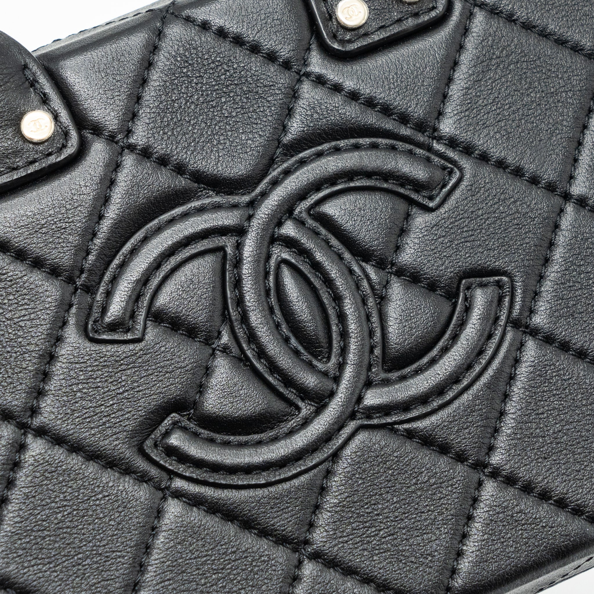 Chanel 22b Top Handle Small Vanity Case Calfskin Black (Microchip)